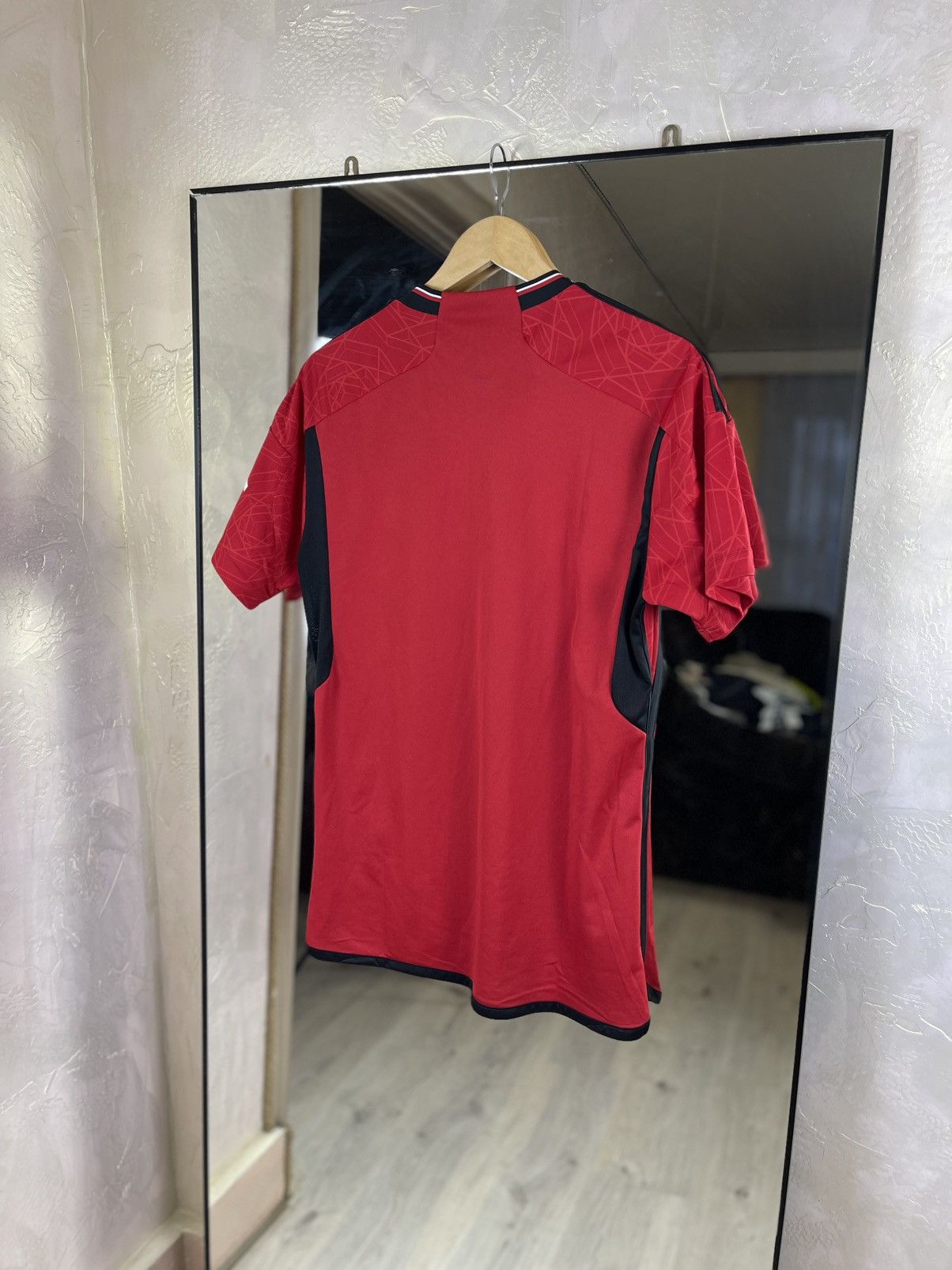 Adidas 23/24 Manchester United Home Jersey / Aeroready Tech Fabric Size US M / EU 48-50 / 2 - 8 Thumbnail