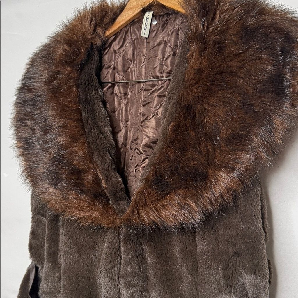 The Unbranded Brand Essori chocolate brown faux fur front closure vest sz L/XL Size L / US 10 / IT 46 - 2 Thumbnail