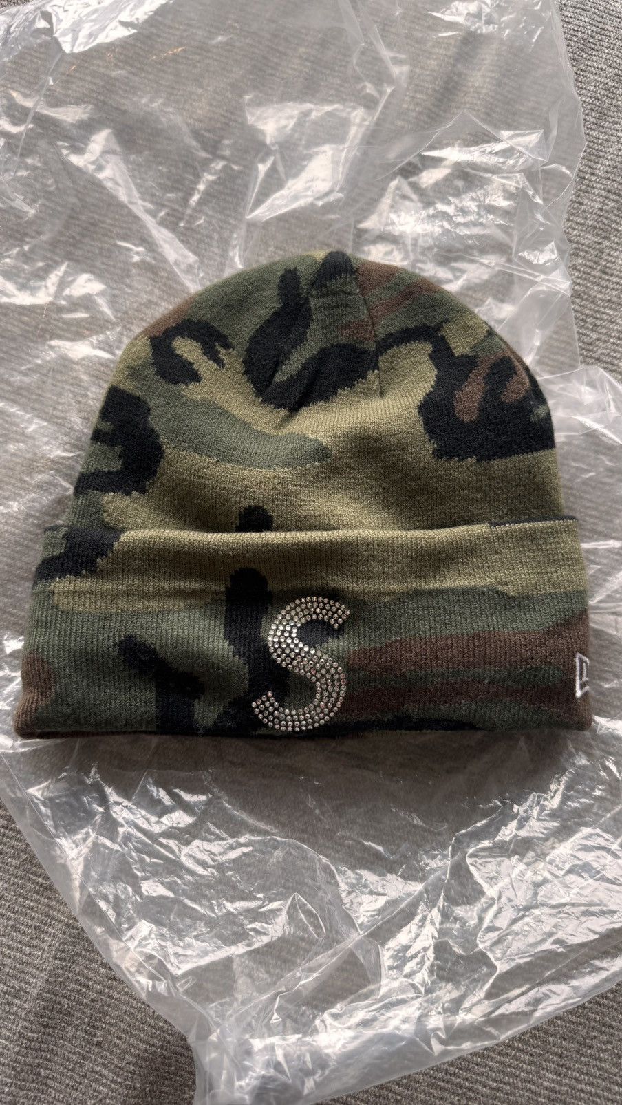 Supreme × Swarovski Supreme New Era Swarovski S Logo Beanie Woodland Camo Size ONE SIZE - 1 Thumbnail