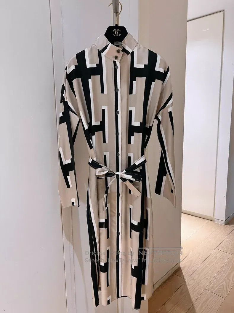 Hermes Hermes Milk Black Full Logo Silk Shirt Dress Size XXS / US 00 / IT 34 - 1 Thumbnail