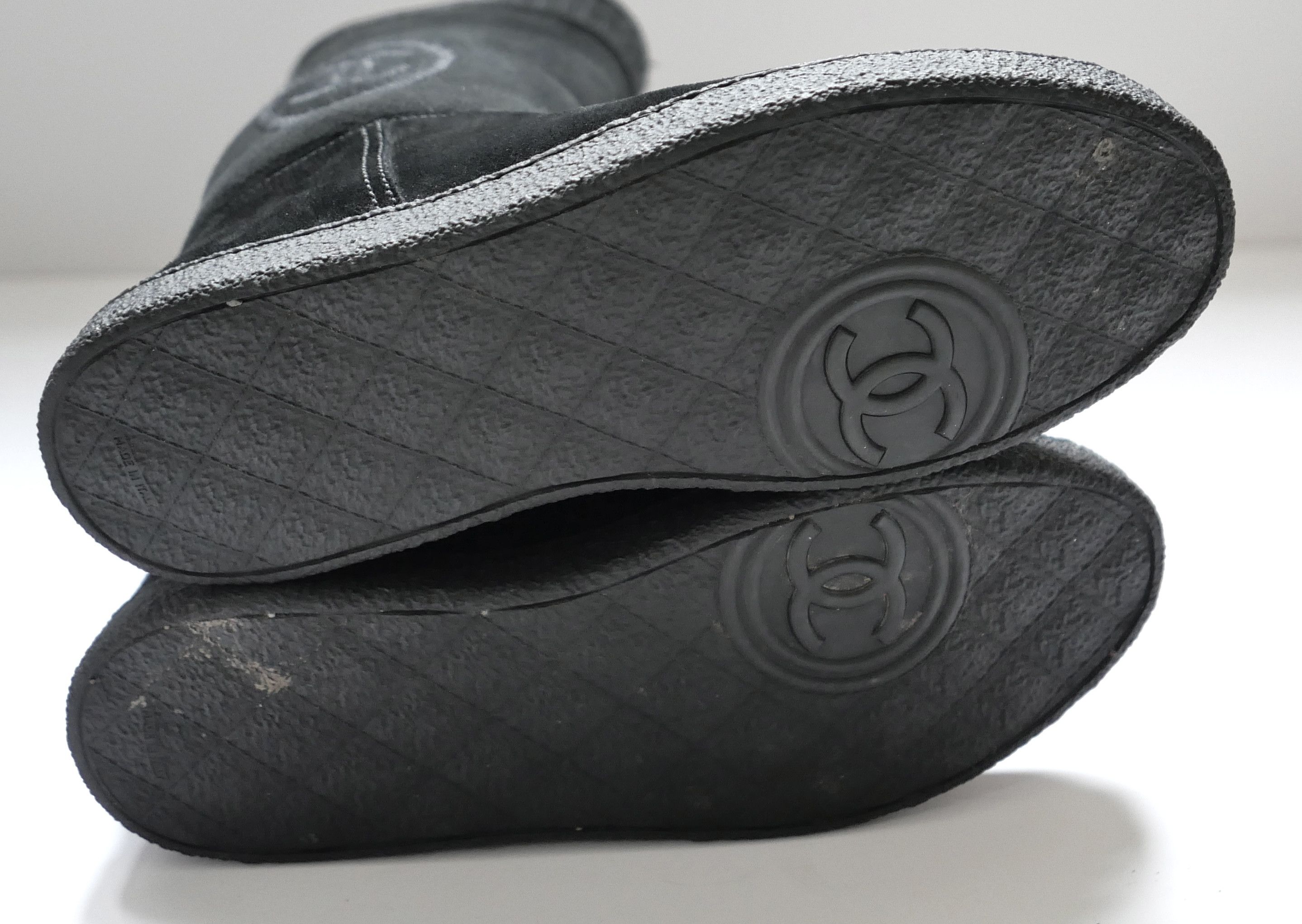 Chanel Chanel CC Logo Shearling Lined Mukluk Boots Size US 7.5 / IT 37.5 - 6 Thumbnail