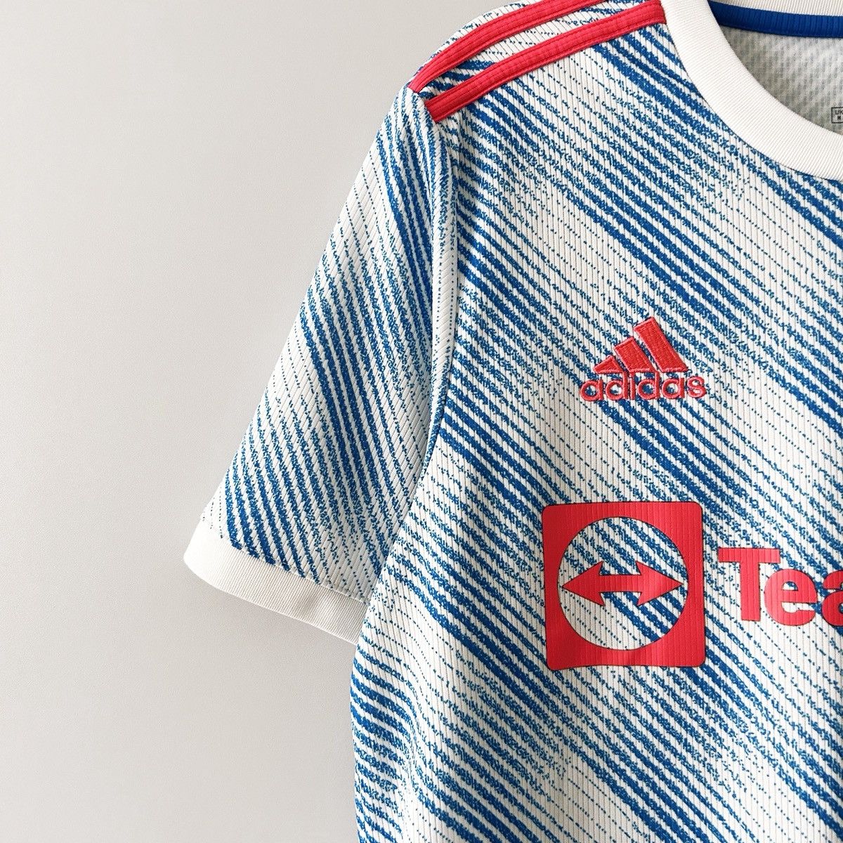 Adidas Manchester United jersey 2021 2022 adidas Size US M / EU 48-50 / 2 - 4 Thumbnail