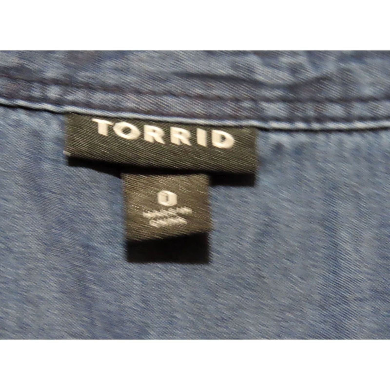 Torrid VINTAGE Torrid Denim Shirt Womens Plus Size 0 Blue Button Up Long Sleeve Size XS / US 0-2 / IT 36-38 - 4 Thumbnail