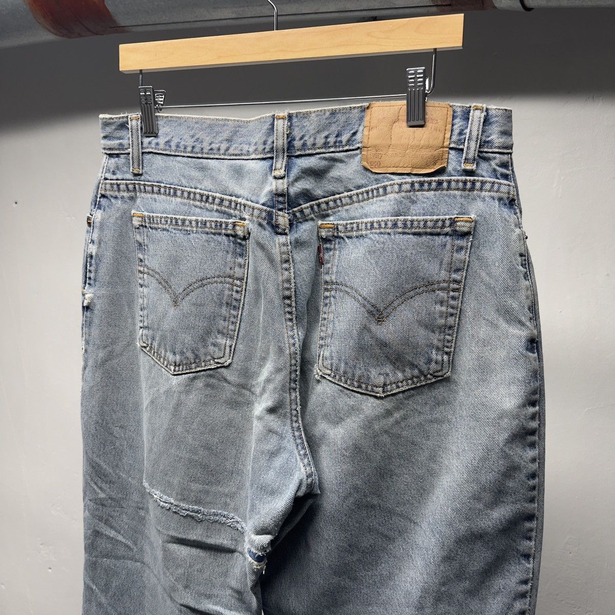 Levi's Vintage Women's Levi's 550 Thrashed Faded Jeans ERD Grunge Size 34" / US 12 / IT 48 - 5 Thumbnail