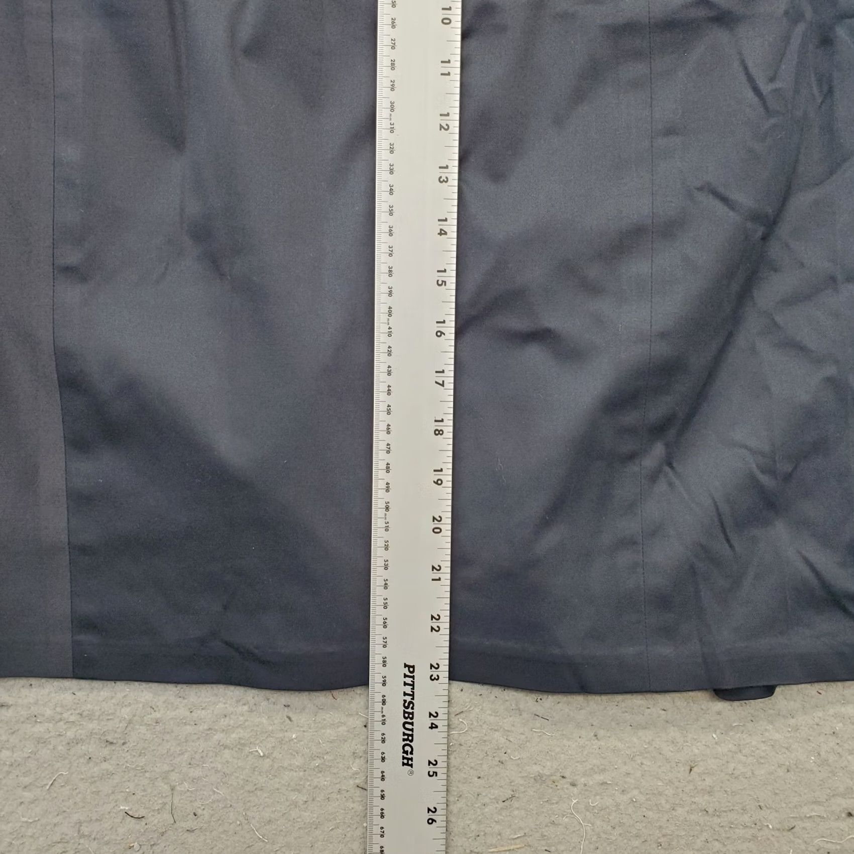 Vintage Apostrophe Women's Skirt: Straight & Pencil, Size 12, Black Cotton Stretch, Side Zip, 16.75" Waist, 23.25" Length, Pre-owned Size 34" / US 12 / IT 48 - 3 Thumbnail