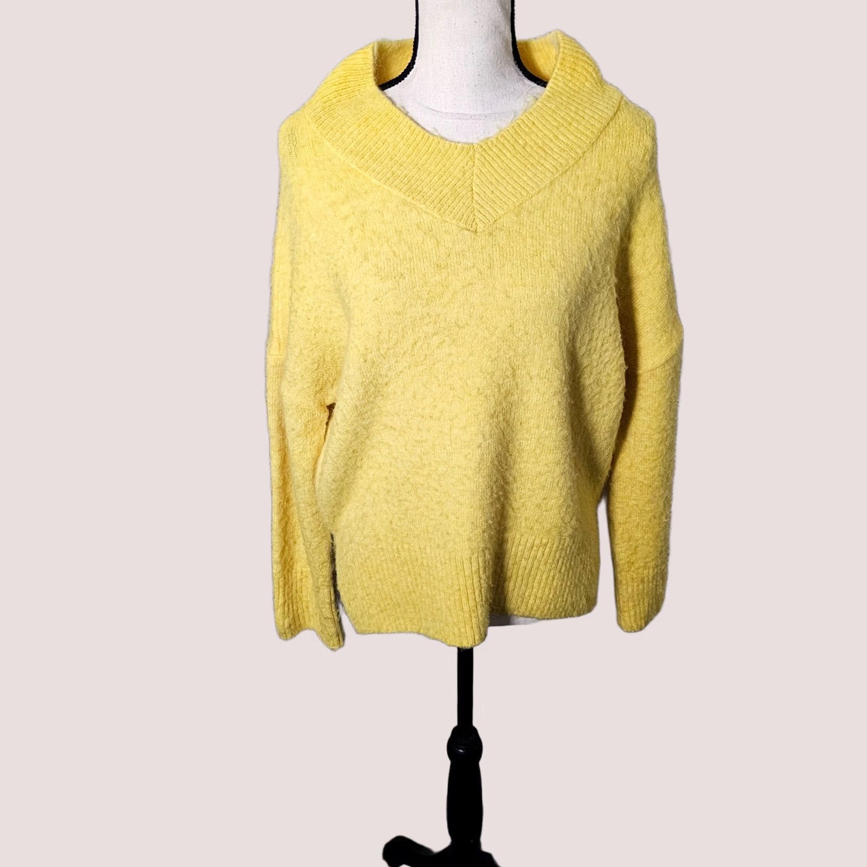 Topshop Topshop Sweater Pullover V-Neck Yellow XS 2 0 Women’s Long Sleeve Knit Quick & Easy Casual Reserved Women’s Size XS / US 0-2 / IT 36-38 - 1 Thumbnail