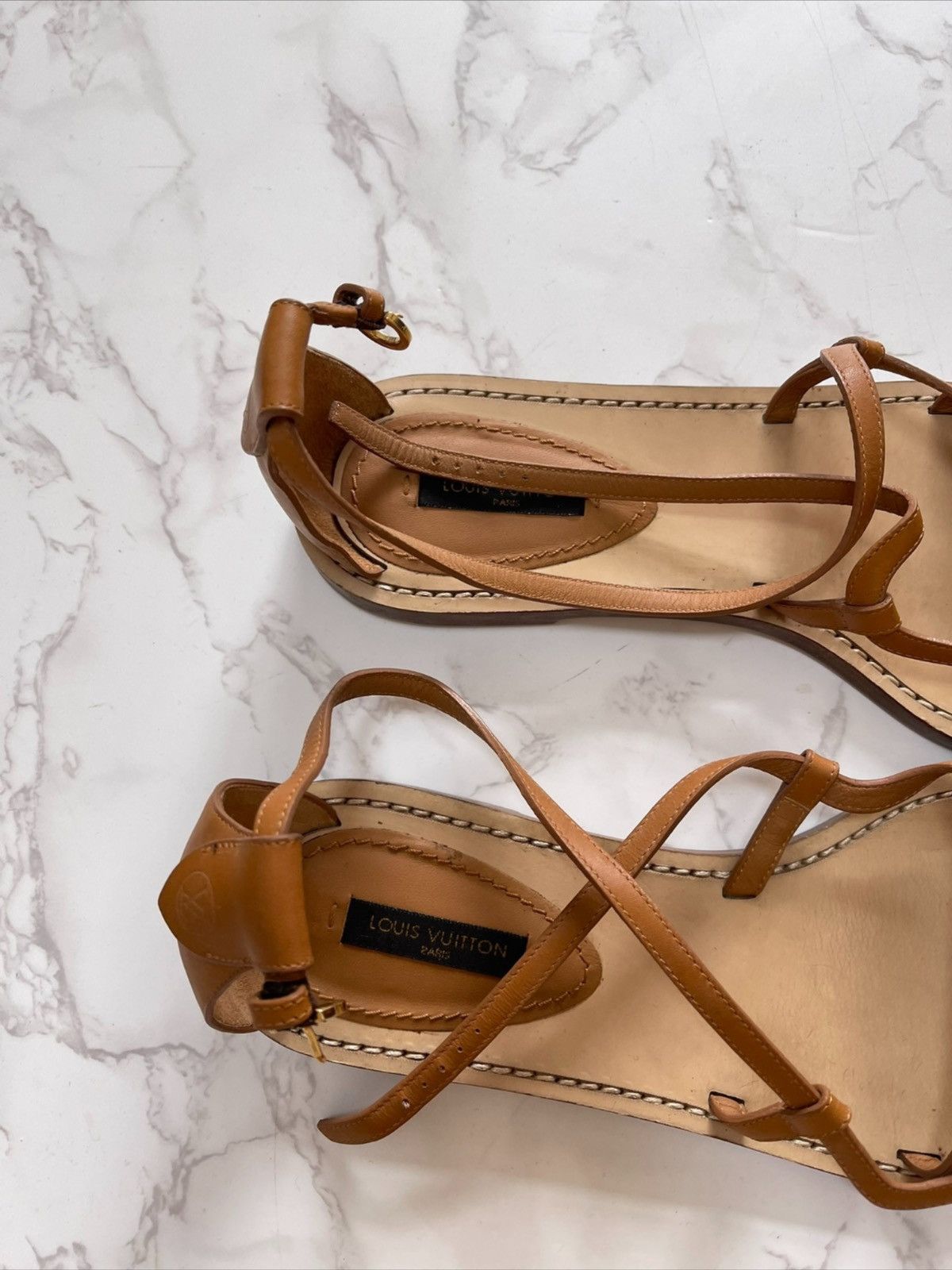 Louis Vuitton Louis Vuitton Gold Leather sandal Size US 8.5 / IT 38.5 - 7 Thumbnail