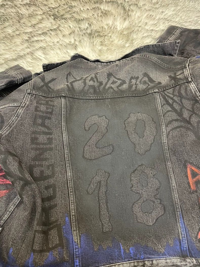 Balenciaga Balenciaga Graffiti Denim Jacket Size US S / EU 44-46 / 1 - 5 Thumbnail