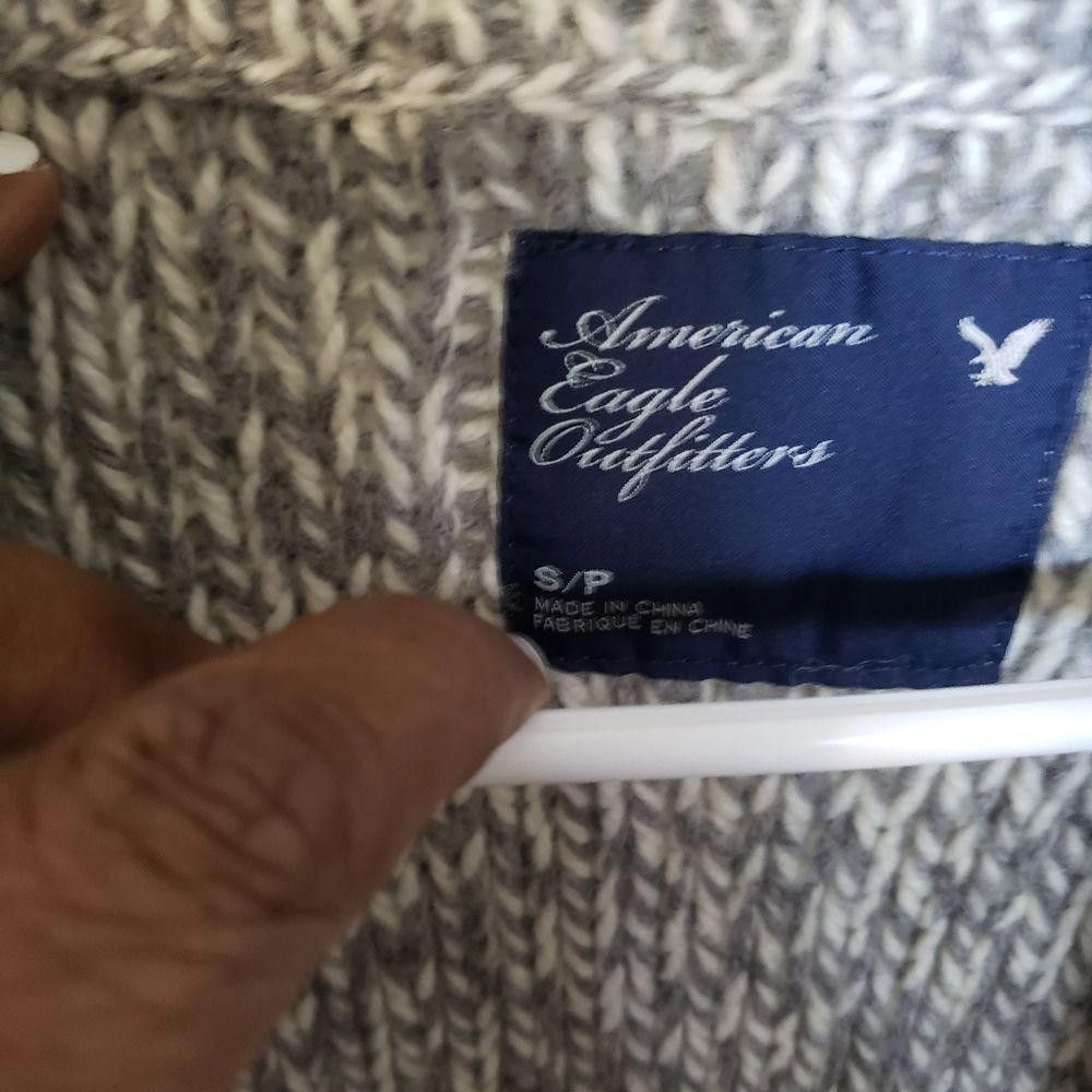 Designer CT1031a American Eagle Outfitters Gray Cardigan S/P Size S / US 4 / IT 40 - 2 Thumbnail