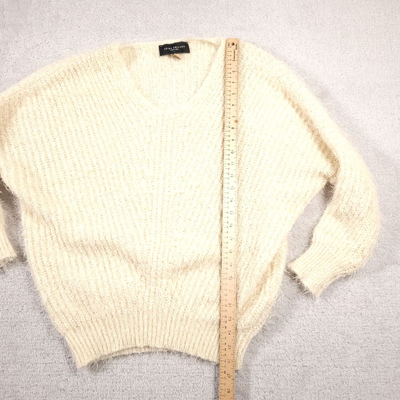 Akira VINTAGE Akira Chicago Black Label Sweater Womens Large Ivory Eyelash V Neck Soft Casual Size L / US 10 / IT 46 - 7 Thumbnail