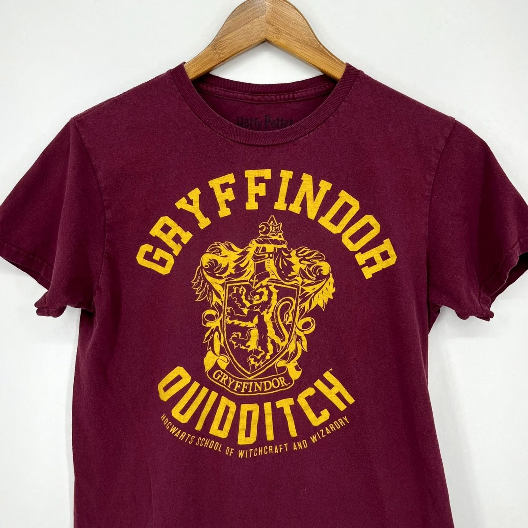 Vintage Harry Potter Shirt Mens M Red Adult Size Burgundy Gryffindor Hogwarts Short Sleeve Size US M / EU 48-50 / 2 - 2 Thumbnail