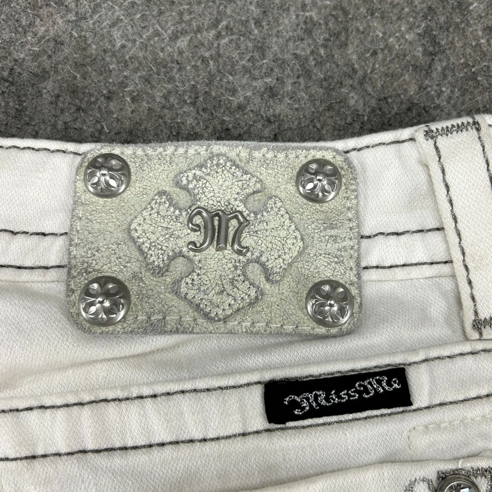 Miss Me Miss Me Jeans Womens 30x28 White Bootcut Denim 5-Pocket Distressed Hemmed Light Wash Thick Stitch Logo Vintage: No Mens Womens Girls Size 30" / US 8 / IT 44 - 3 Thumbnail