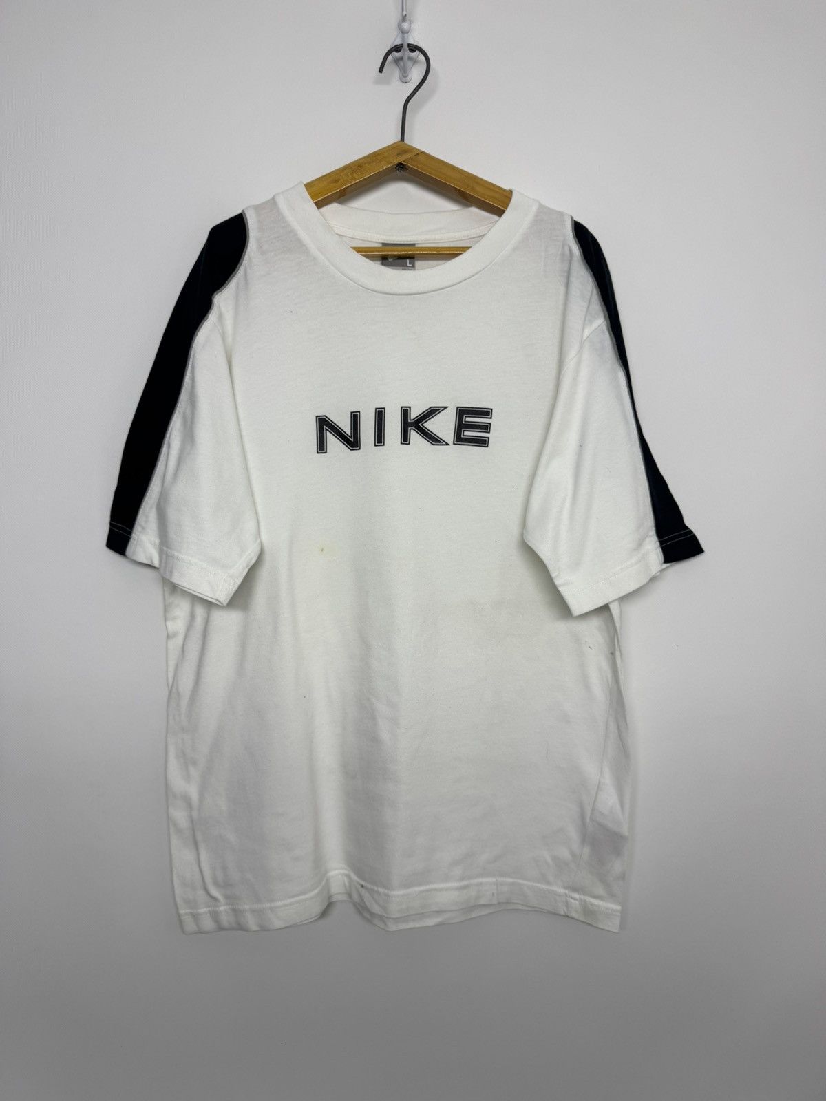 Nike Vintage Y2k Nike Big Logo Swoosh T-Shirt Size US L / EU 52-54 / 3 - 4 Thumbnail