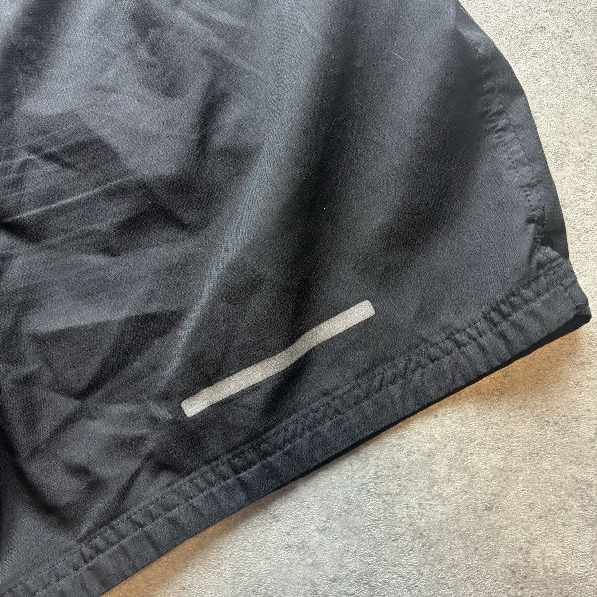 H&M H&m reflective black running shorts Size US 28 / EU 44 - 4 Thumbnail