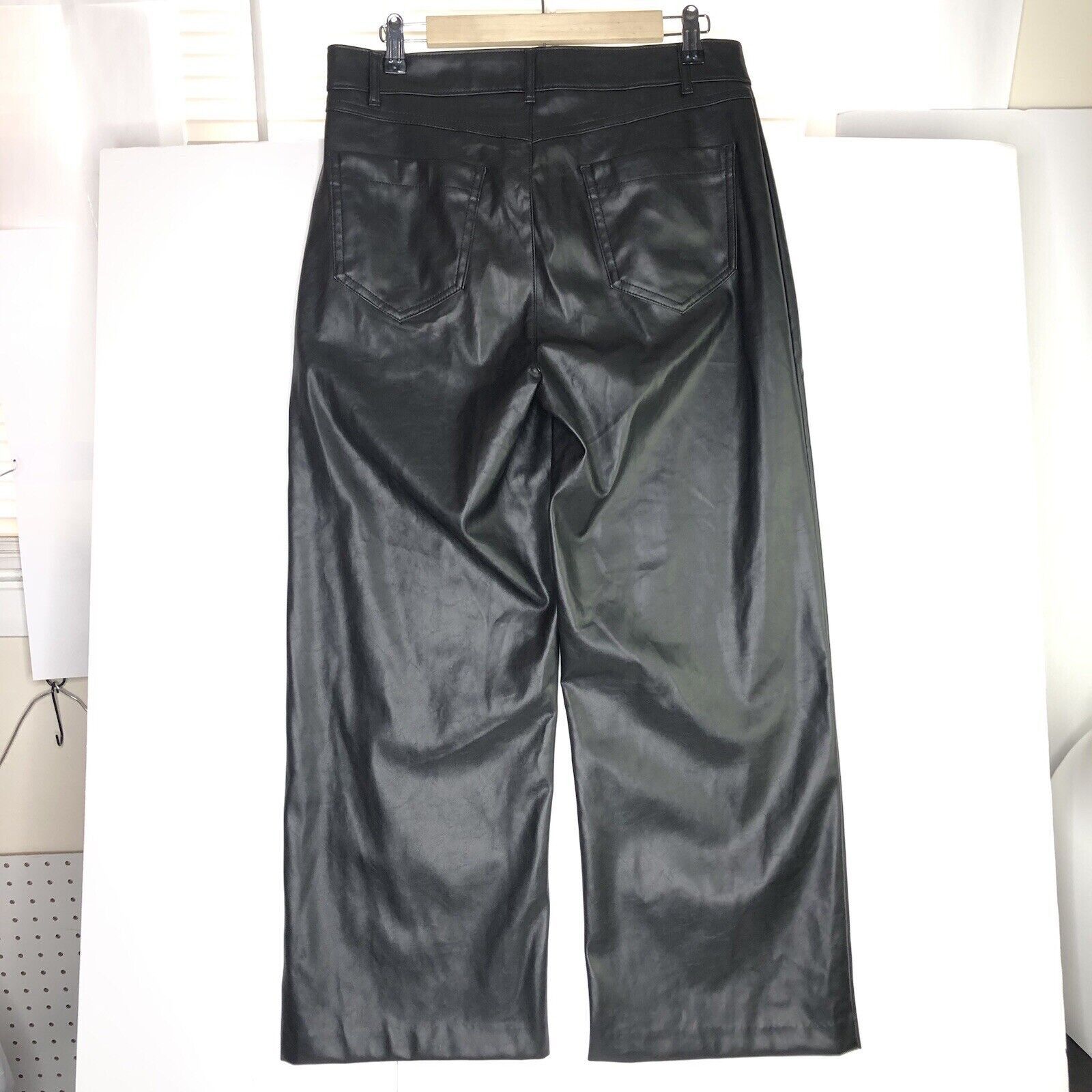 Old Navy Old Navy Black High Rise Wide Leg Faux Leather Pants Size 10 Size 32" / US 10 / IT 46 - 2 Thumbnail