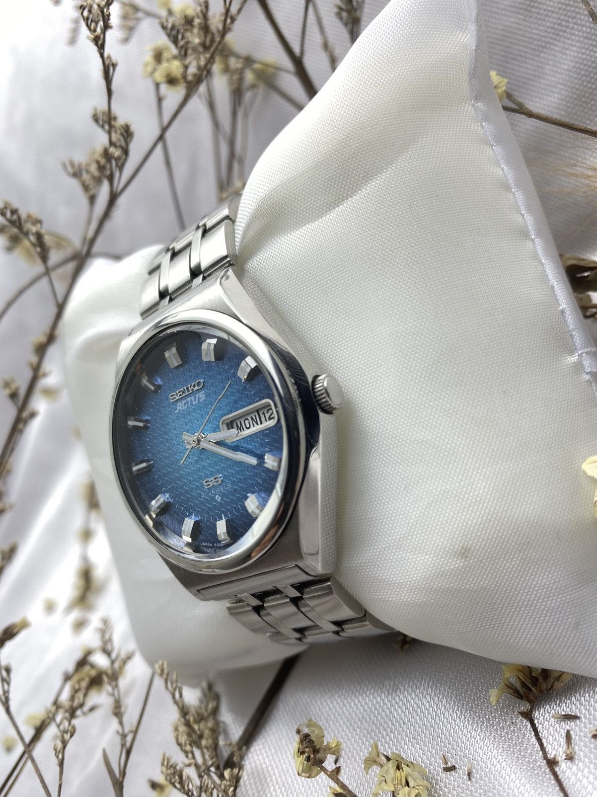 Seiko SEIKO ACTUS BLUE SHURIKEN DIAL Size 38 - 2 Thumbnail