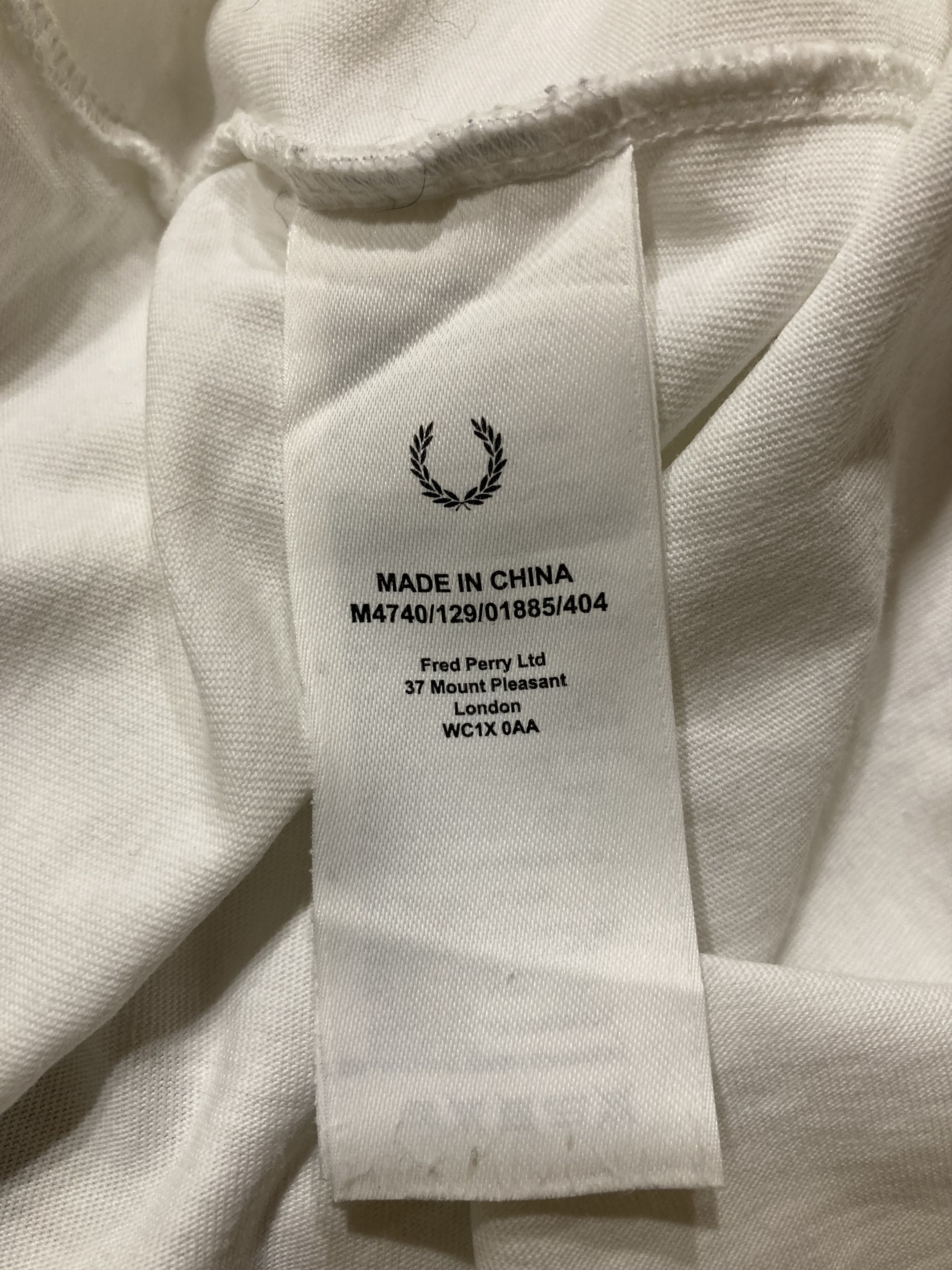 Fred Perry Fred Perry laurel wreath and badge long sleeve top Size US S / EU 44-46 / 1 - 11 Thumbnail