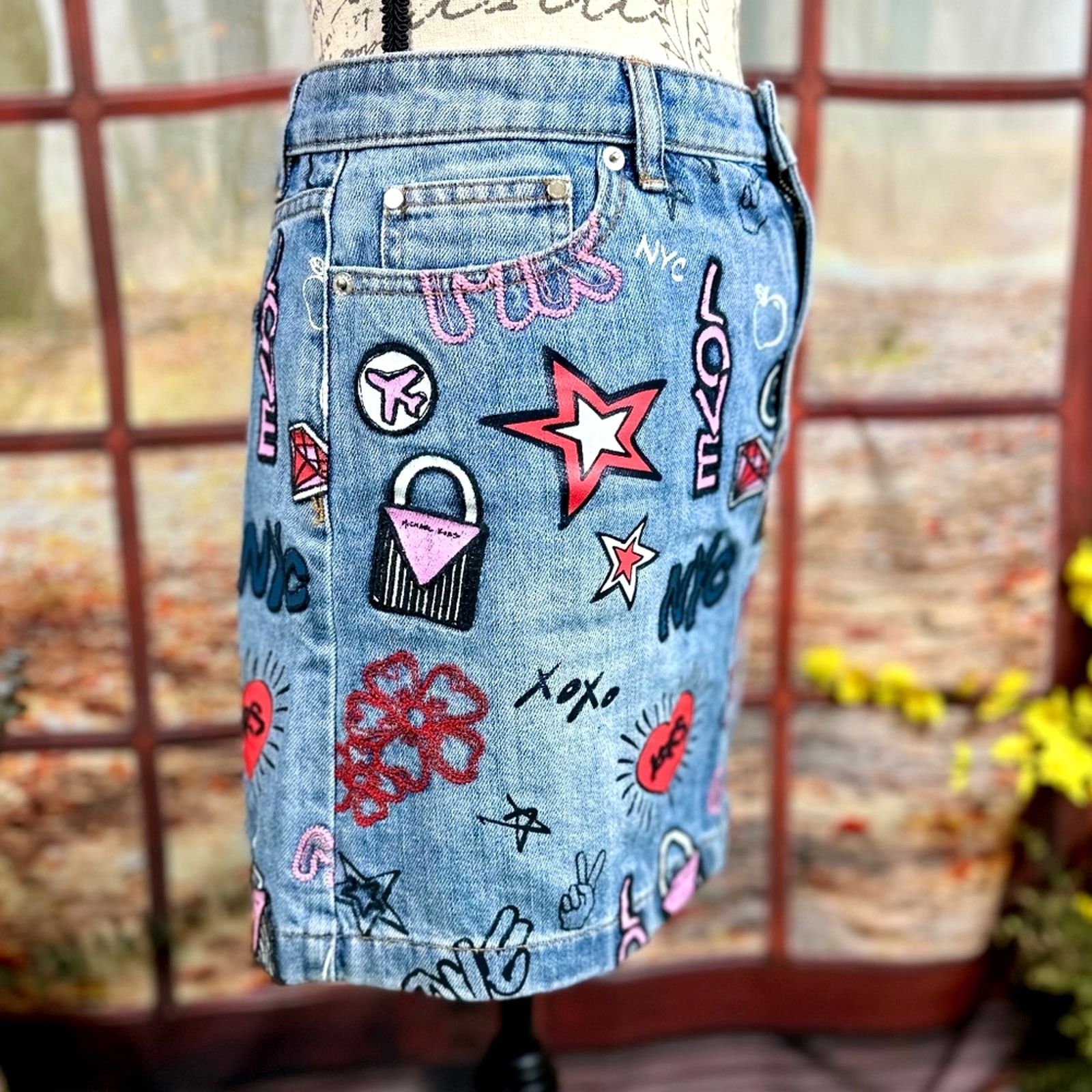 Michael Kors Michael Kors NYC Pop Art Denim Skirt Light blue wash size 8 Size 29" - 8 Thumbnail