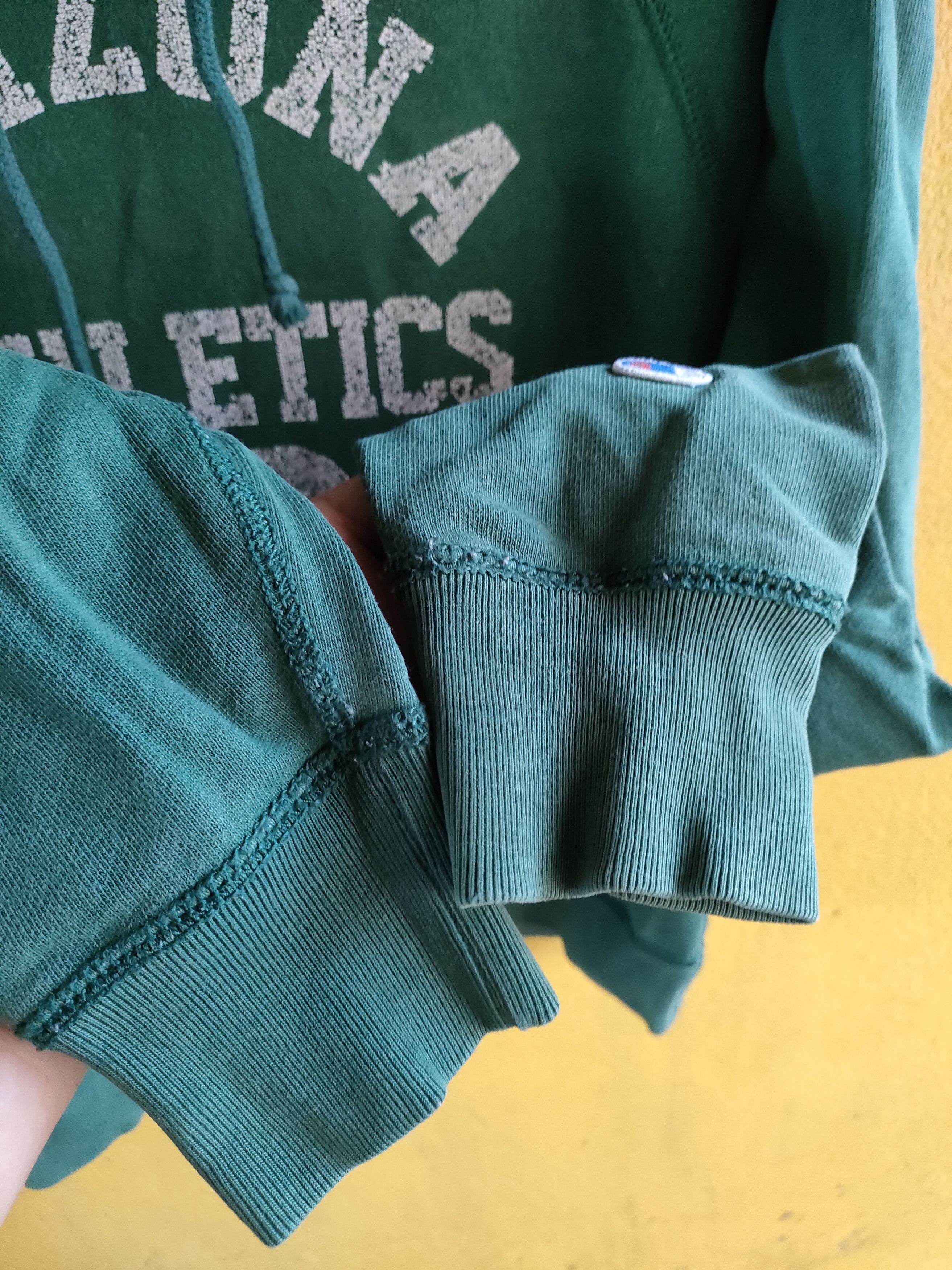 Champion × Vintage Vintage Distressed Champion Hoodie Size US M / EU 48-50 / 2 - 8 Thumbnail