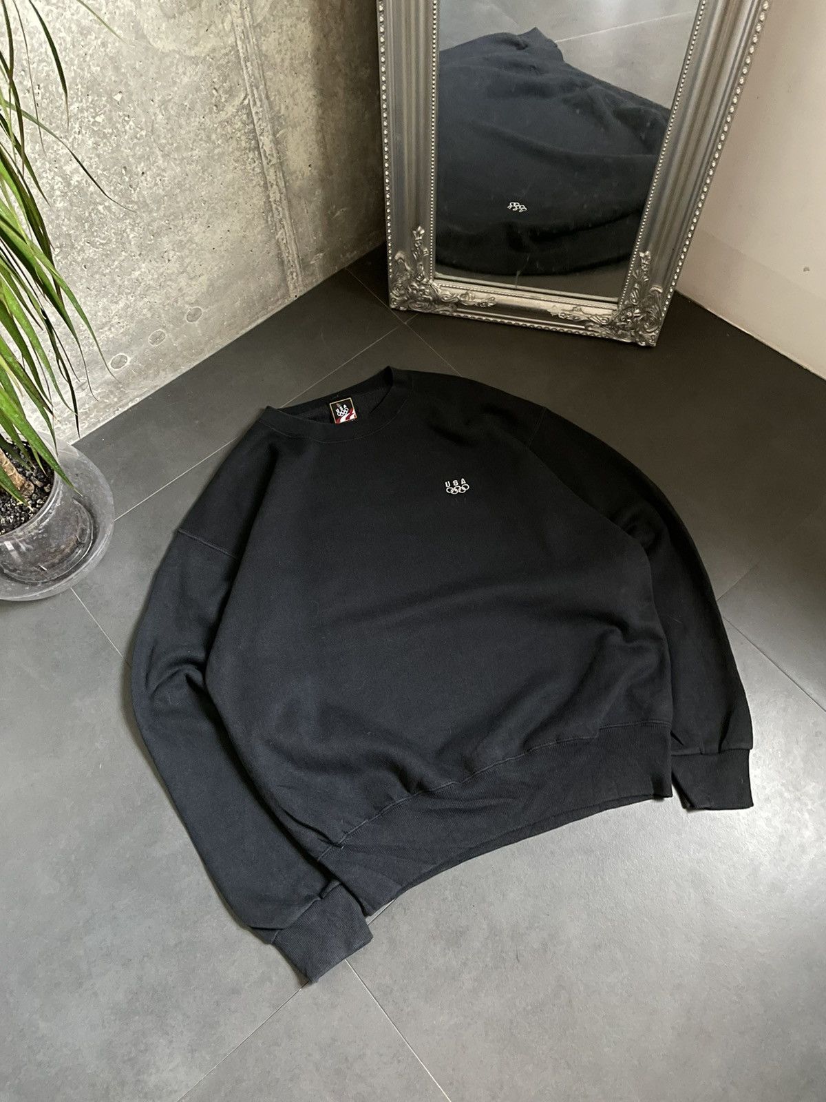 USA Olympics 1990s USA Olympics Blank Faded Black Boxy Sweatshirt Size US L / EU 52-54 / 3 - 7 Thumbnail