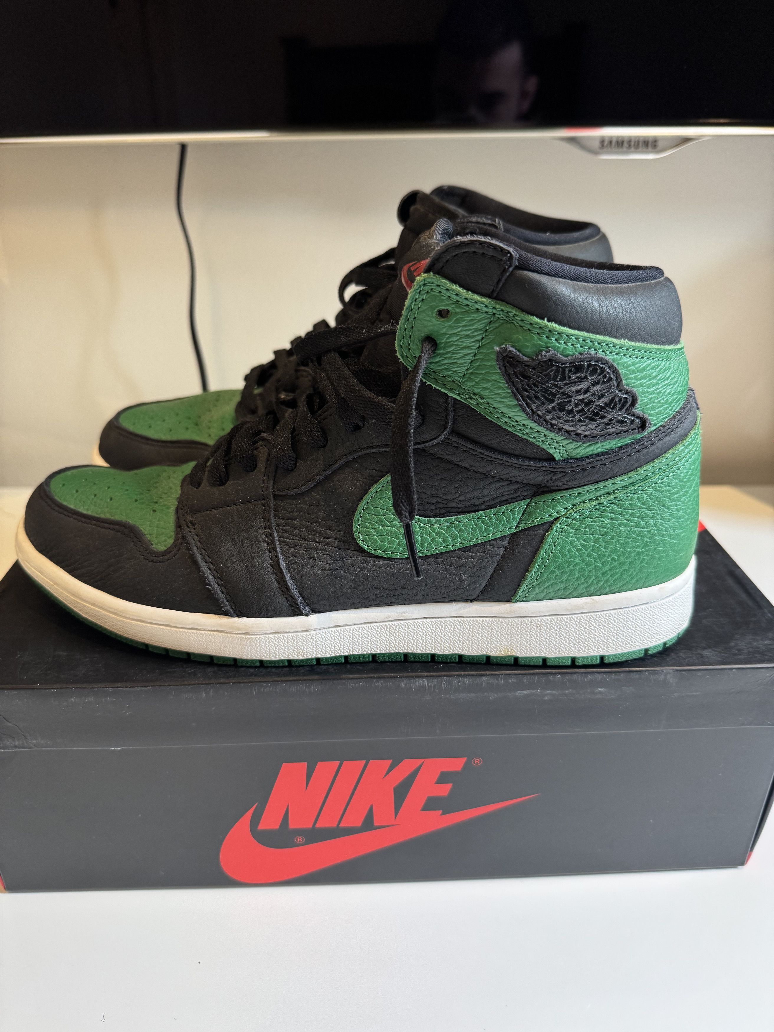 Jordan Brand Jordan 1 Pine Green Size US 10.5 / EU 43-44 - 3 Thumbnail