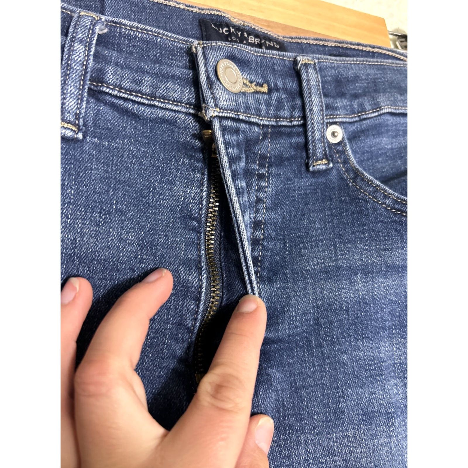 Lucky Brand Lucky Brand Bridgette Skinny Jeans Dark Wash 8 29 Inseam Womens 8/29 High Rise Stain Blue Denim Shirt? Size ONE SIZE - 7 Thumbnail