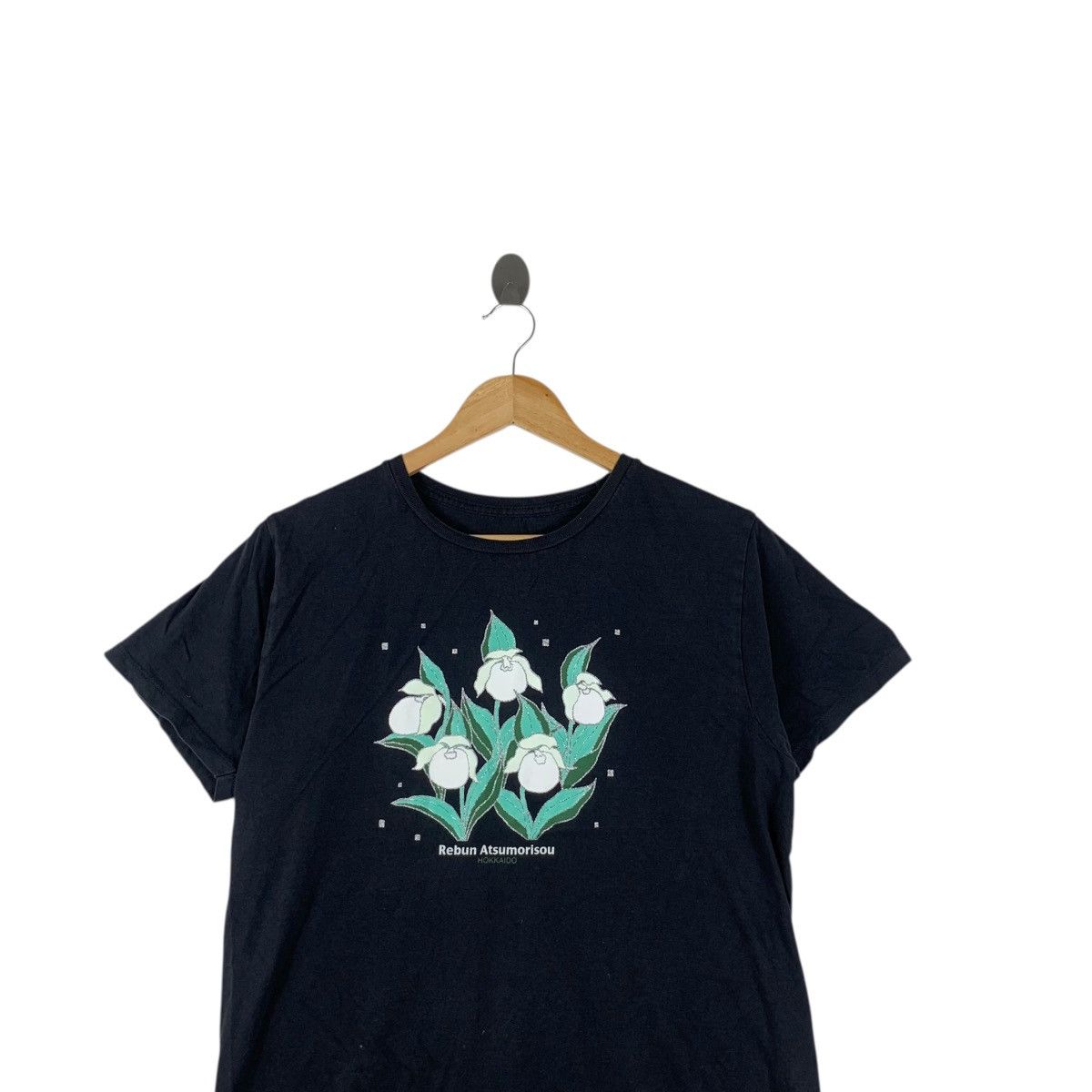 Vintage Vintage HOKKAIDO REBUN ATSUMORISOU Floral Culture Tee Shirt Size US S / EU 44-46 / 1 - 2 Thumbnail