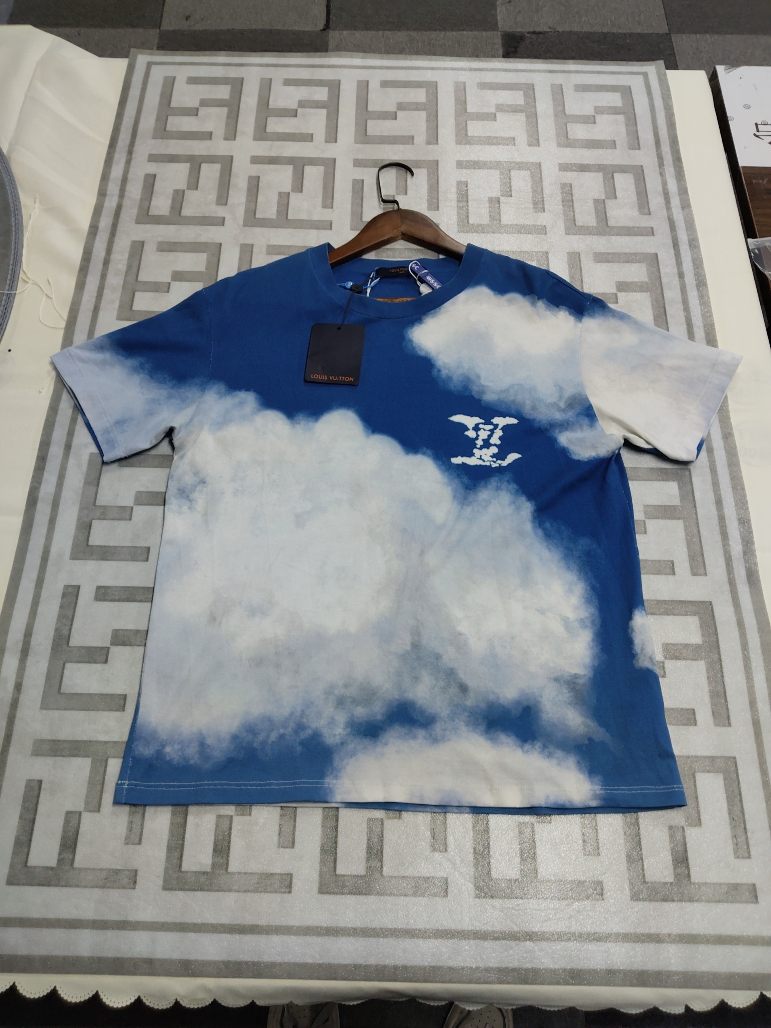 Louis Vuitton Louis Vuitton Heaven on Earth Cloud Print T-Shirt XL Size US XL / EU 56 / 4 - 1 Thumbnail