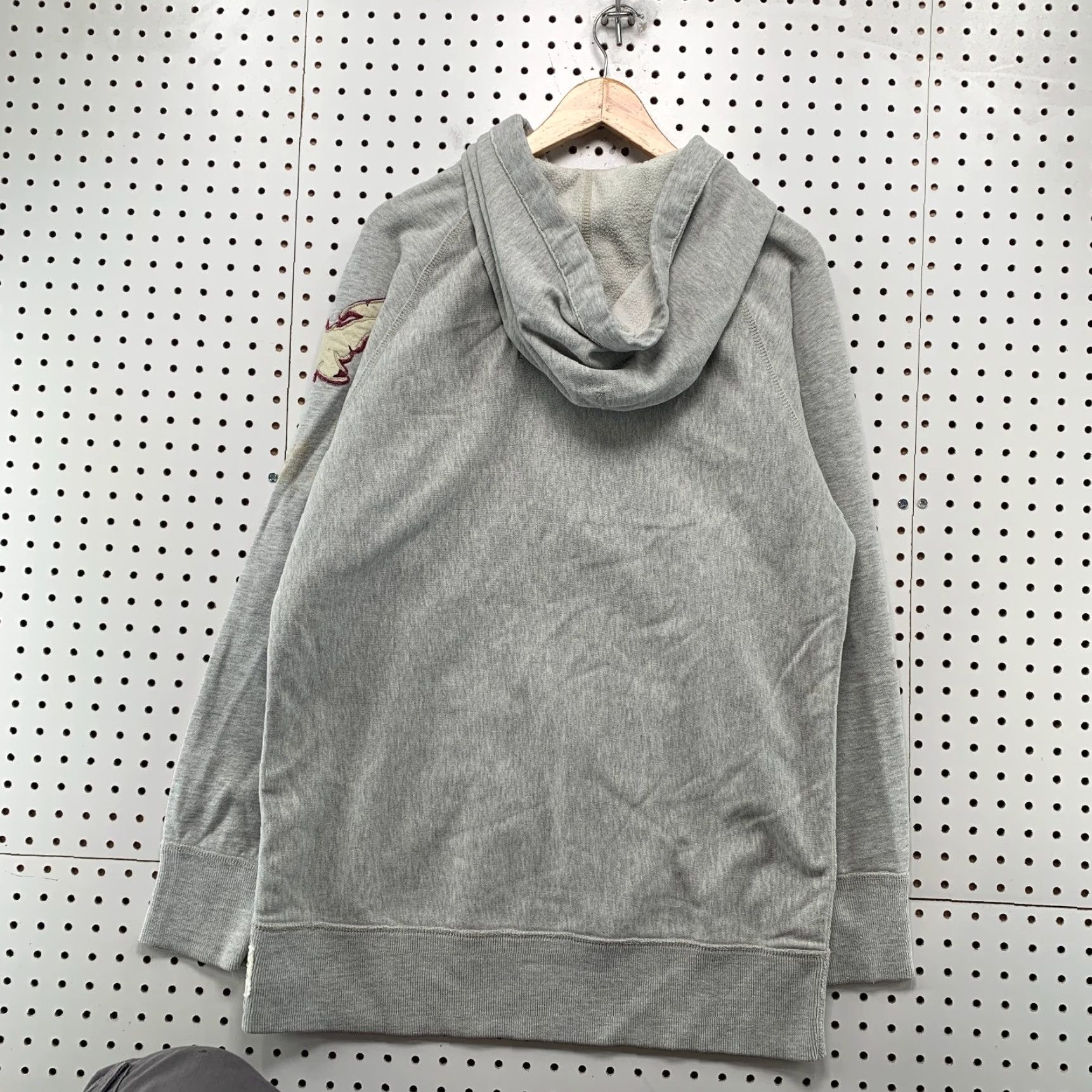 American Eagle Outfitters VINTAGE American Eagle Hoodie Sweatshirt Mens LT Gray Embroidered Heavyweight Size US L / EU 52-54 / 3 - 2 Thumbnail