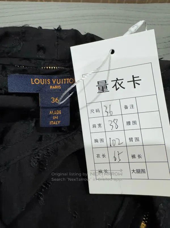 Louis Vuitton Louis Vuitton Black Silk Women's Shirt Size S . Size S / US 4 / IT 40 - 4 Thumbnail
