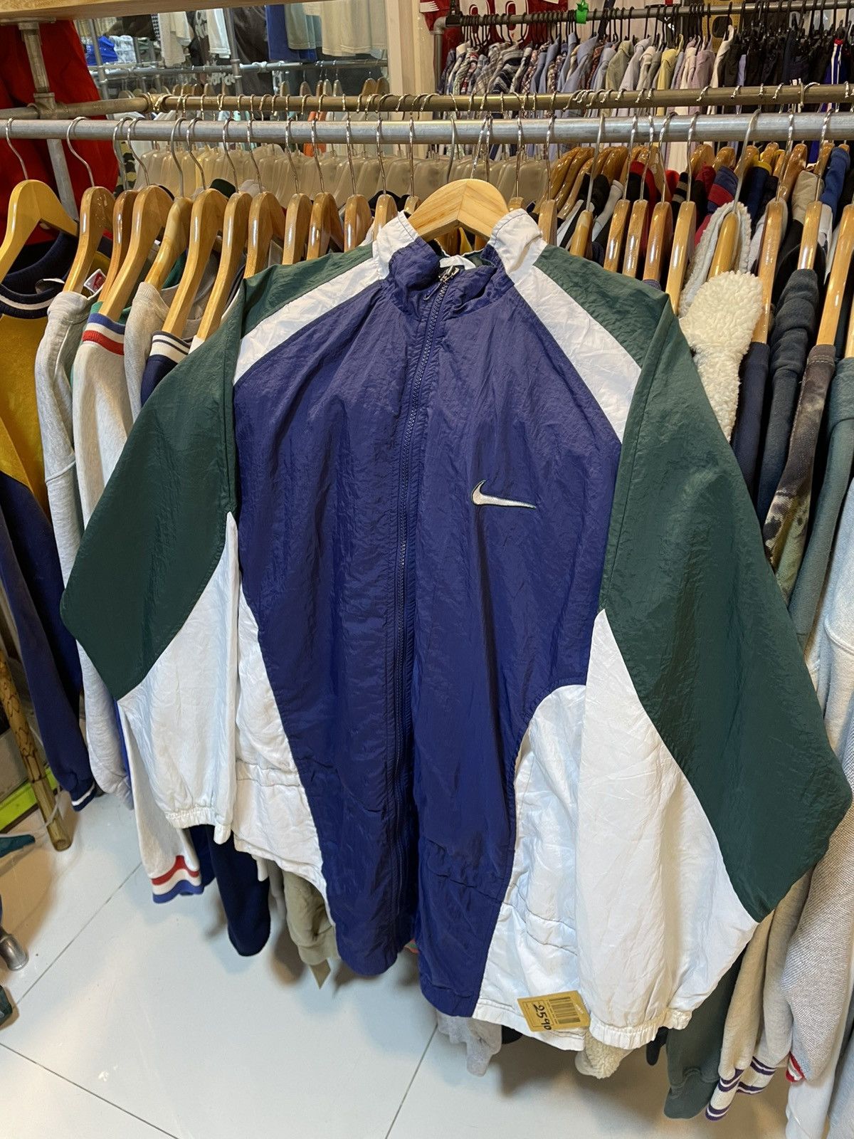 Nike Vintage Nike Spell Out Windbreaker Jacket Size US L / EU 52-54 / 3 - 2 Thumbnail