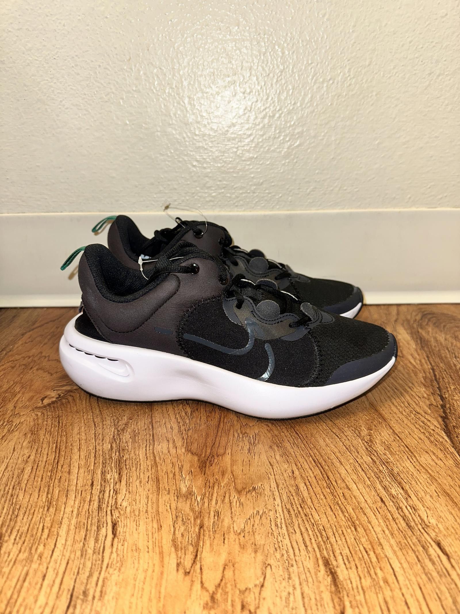 image of Nike Everywoman Black Sample Shoes, Women's (Size 7)