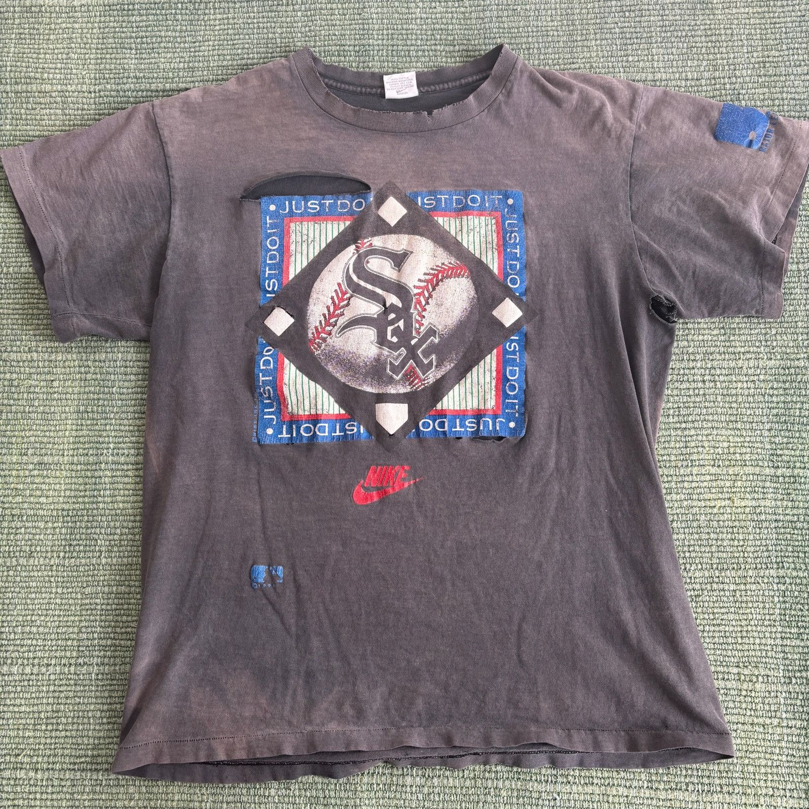 Nike × Vintage Vintage 1990s faded thrashed Nike Chicago White Sox tee Size US L / EU 52-54 / 3 - 1 Thumbnail