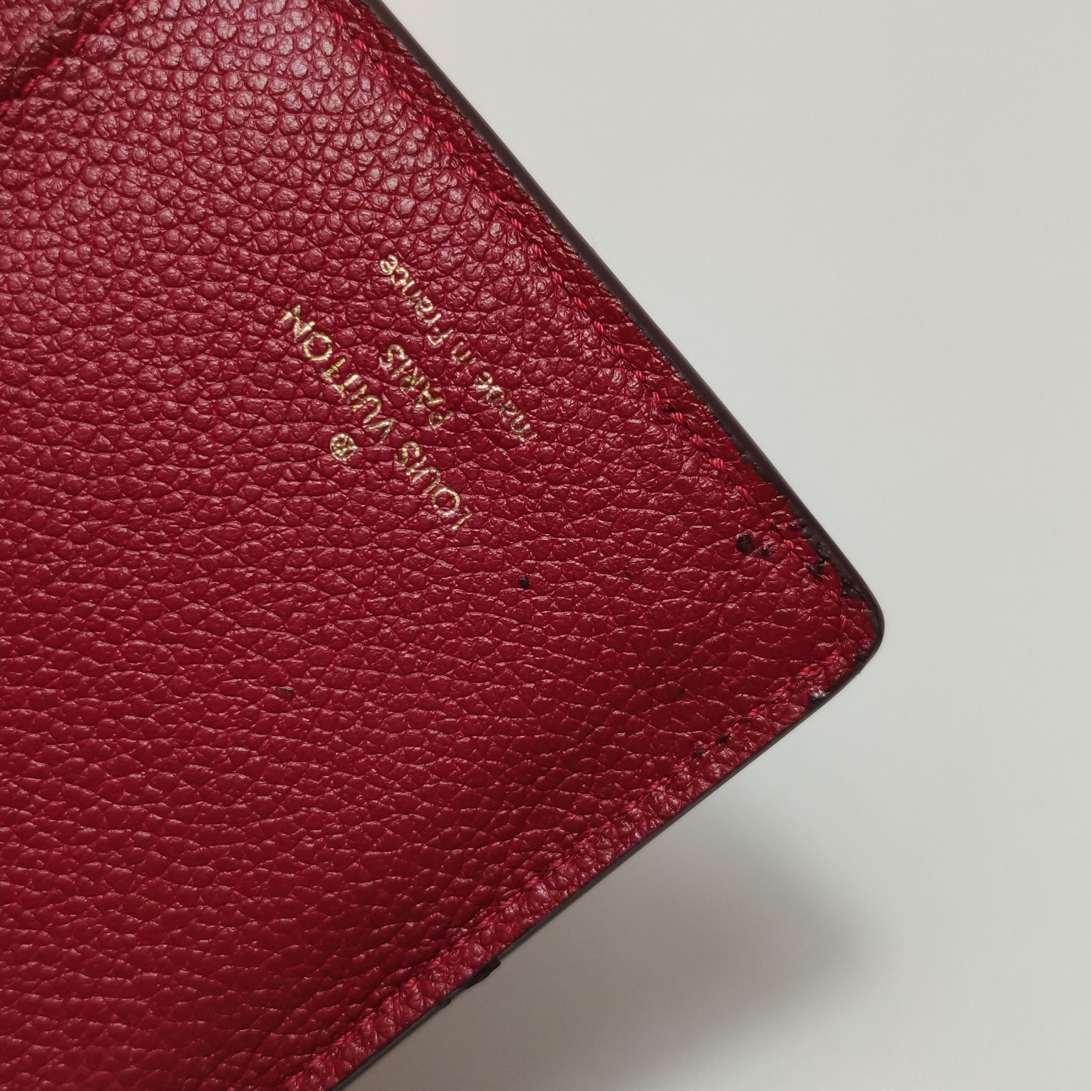 Louis Vuitton Louis Vuitton (LV) Cowhide solid color monogram embossed sn Size ONE SIZE - 5 Thumbnail