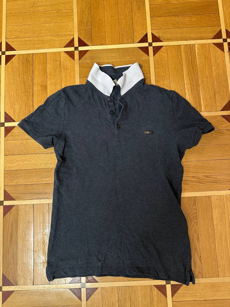 Burberry Burberry vintage grey polo Size US S / EU 44-46 / 1 - 2 Thumbnail