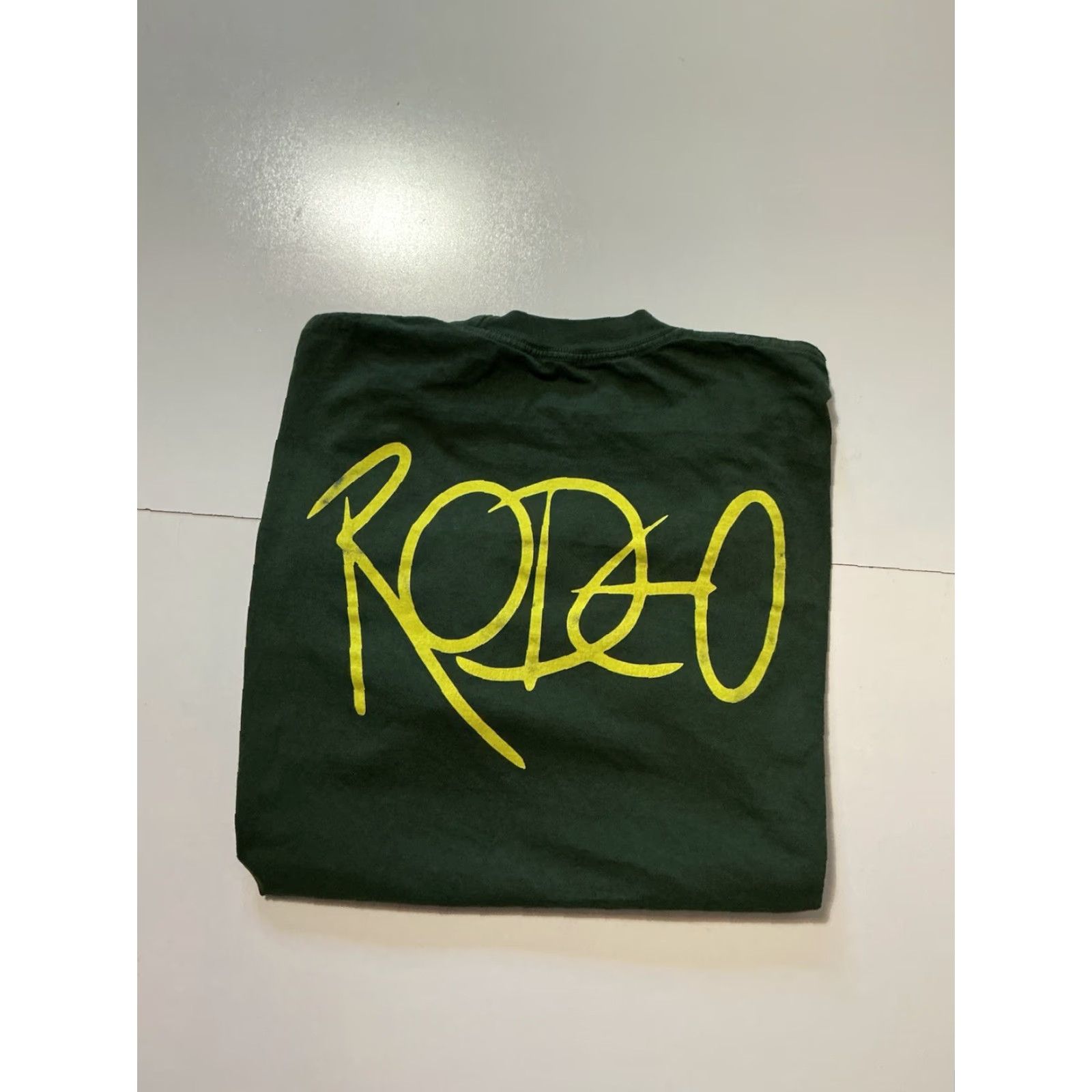 Vintage VINTAGE Rodeo California Graphic Crewneck T-Shirt Green Yellow Sz. L Mens Size US L / EU 52-54 / 3 - 2 Thumbnail