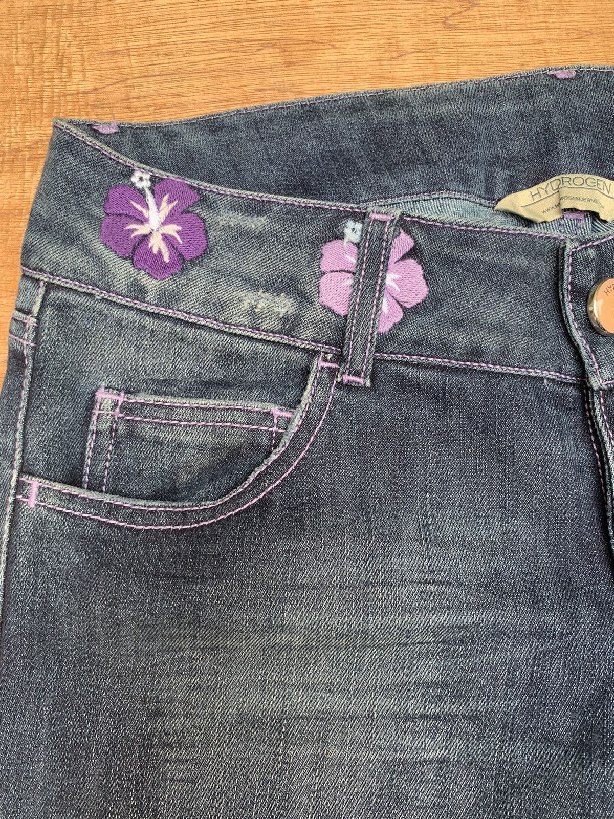 HYDROGEN Rare..Hydrogen Hibiscus Flower Embroidered Streching Jeans Size 29" - 15 Thumbnail