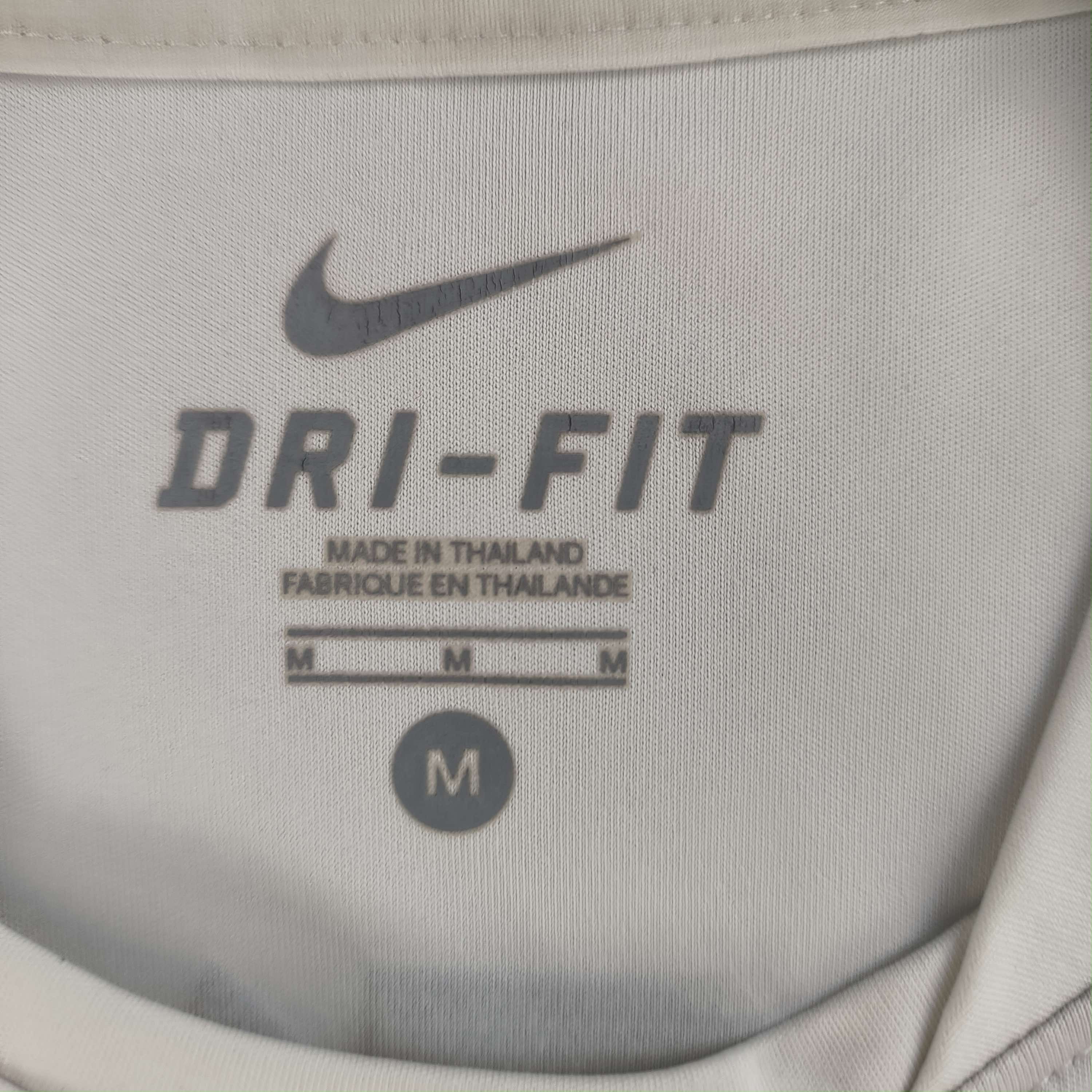 Nike Juventus 2010-11 Nike training football jersey shirt size M Size US M / EU 48-50 / 2 - 4 Thumbnail