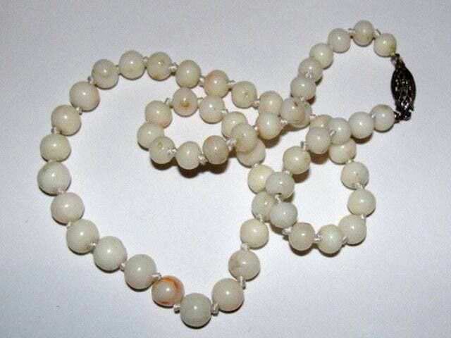 Designer Small Angel Skin Coral Bead Necklace Size ONE SIZE - 3 Thumbnail