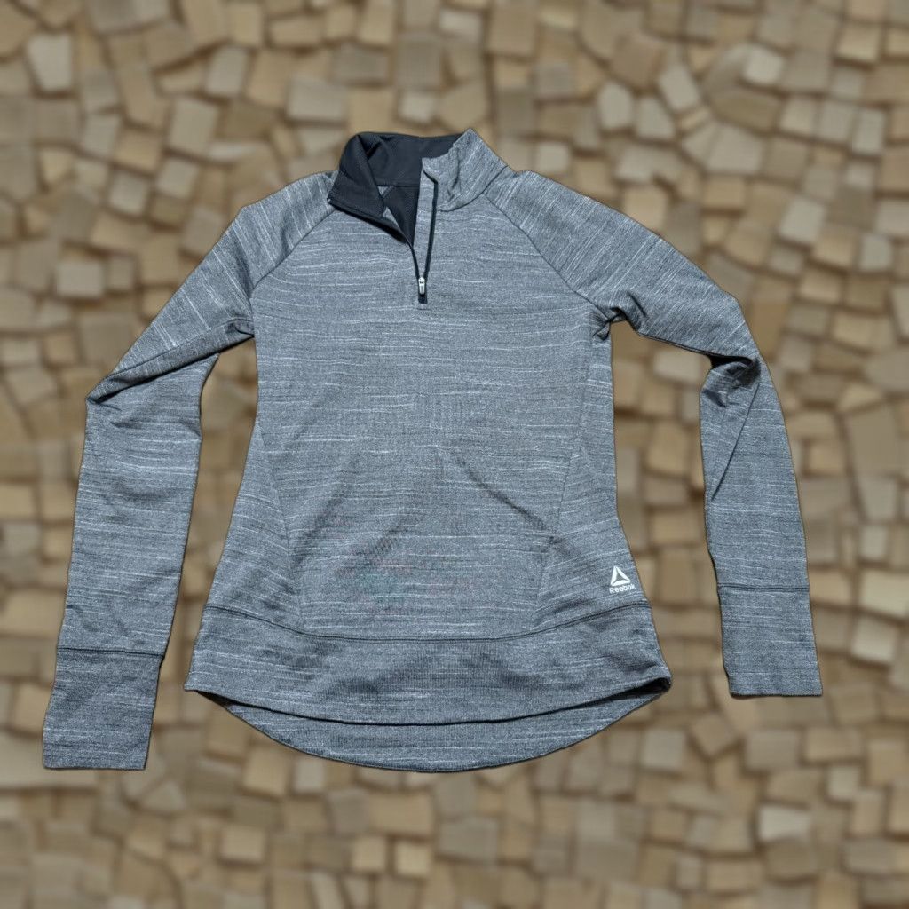 Reebok Reebok Shirt, Women's Medium, Gray, Long Sleeve, V-neck, Pullover, Athletic, CrossFit, Regular, Size Type: Regular, Women's, Reebok CrossFit, T-Shirt Size M / US 6-8 / IT 42-44 - 1 Thumbnail