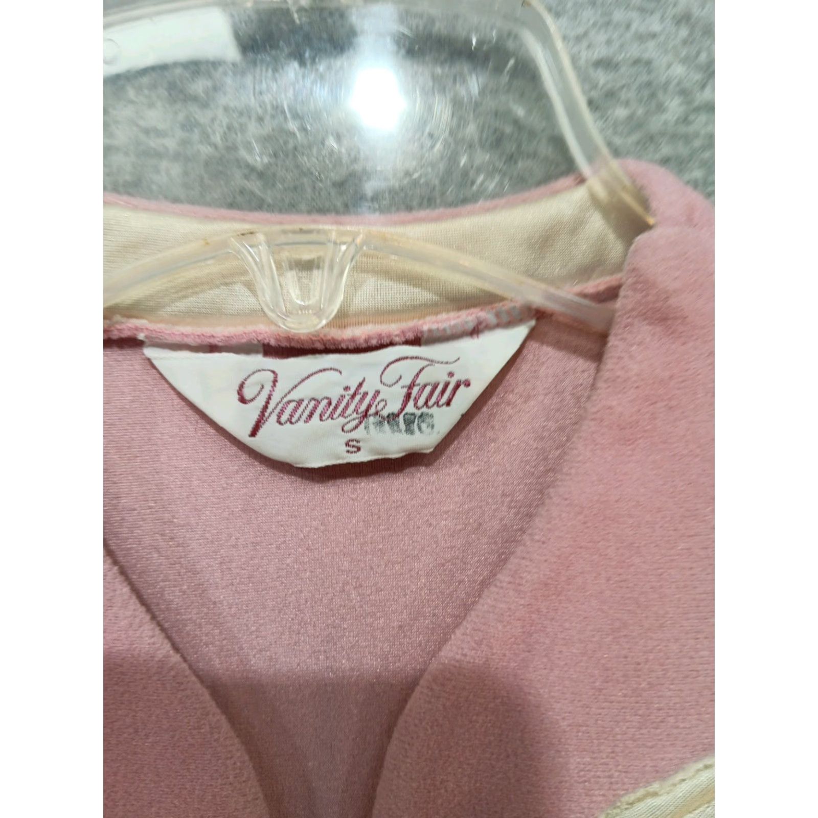 Vintage VINTAGE Vanity Fair VTG 80’s Robe Loungewear Size S Pink Velour Embroidered House Coat Pockets Womens 1980s Size ONE SIZE - 3 Thumbnail
