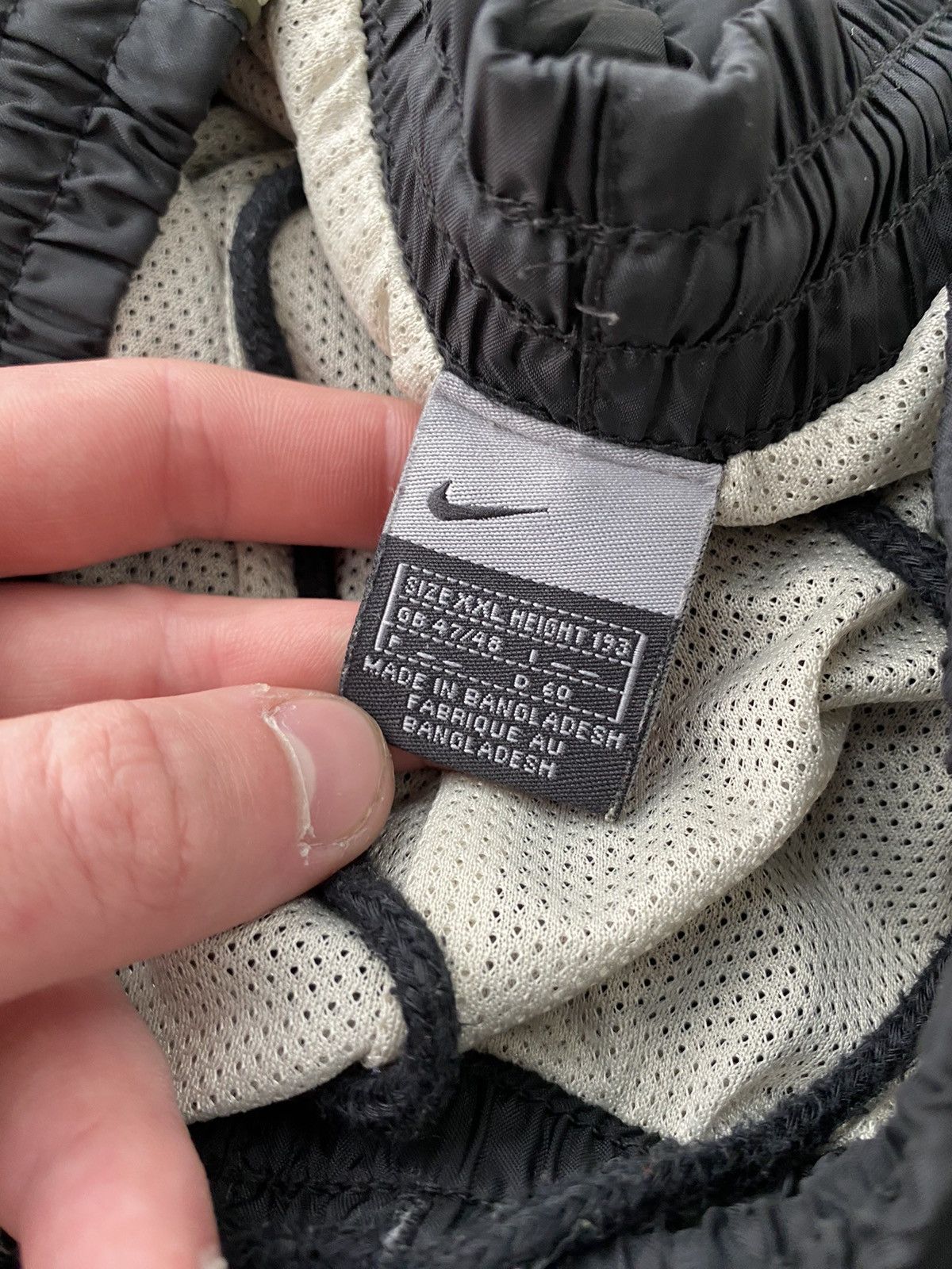 Nike Vintage Nike Nylon Baggy Sweatpants Size US 37 - 7 Thumbnail