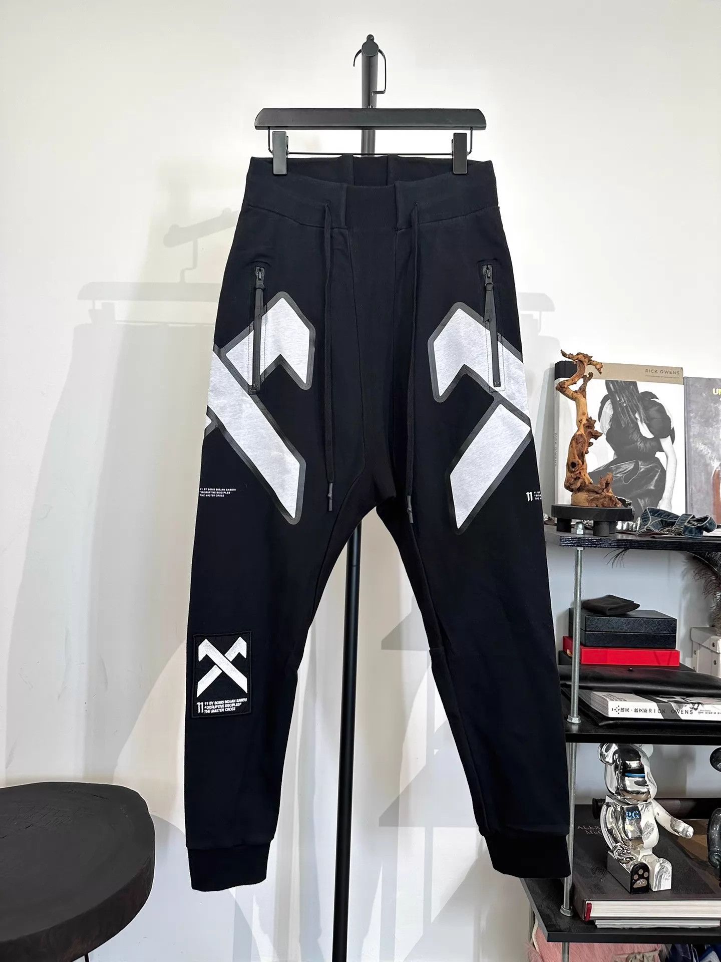 Boris Bidjan Saberi BBS 11by bbs P13 print cuffed sweatpants M new Size US 32 / EU 48 - 1 Thumbnail