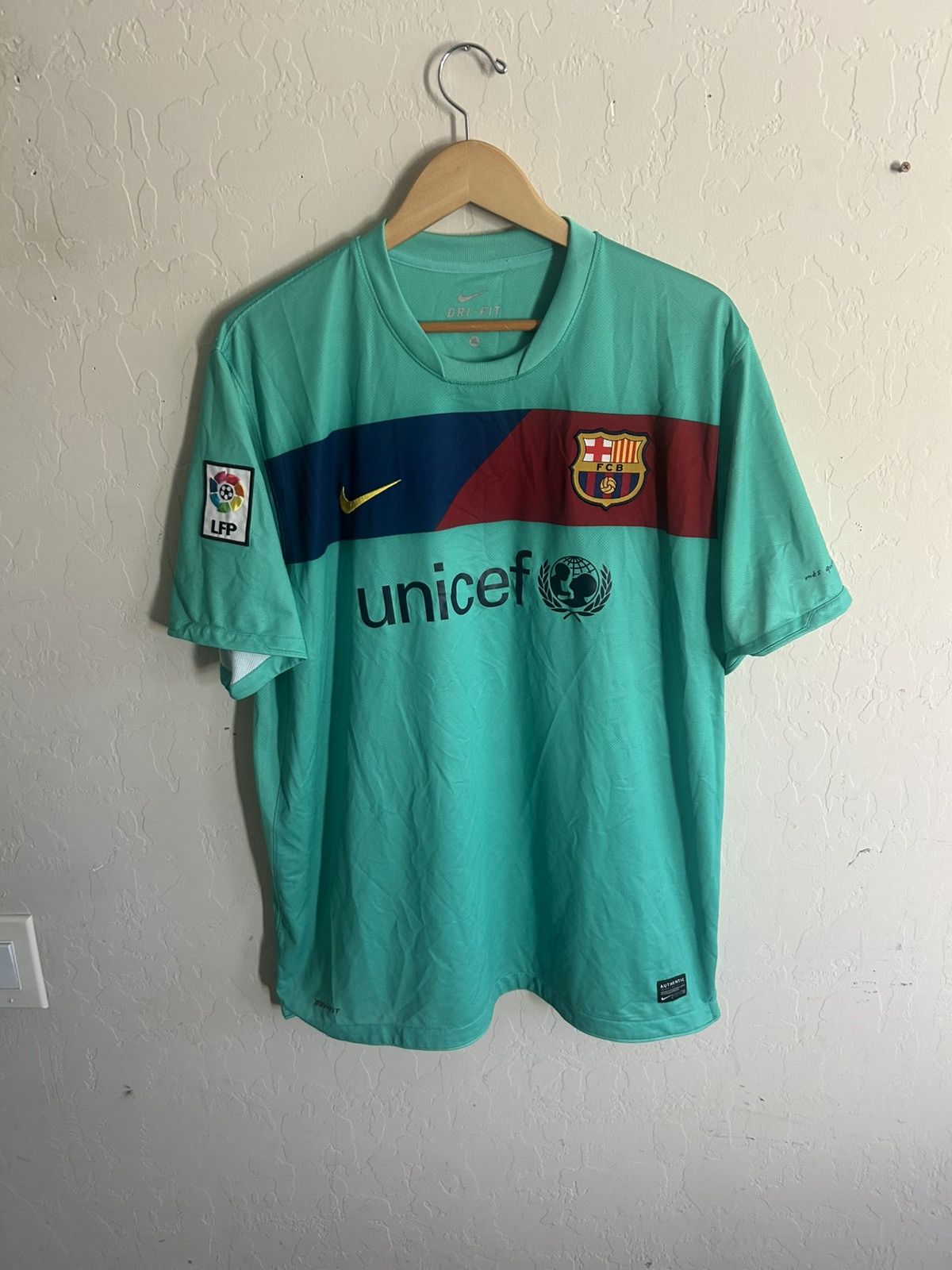 FC Barcelona 2010-2011 Away Jersey Shirt UNICEF Nike XL