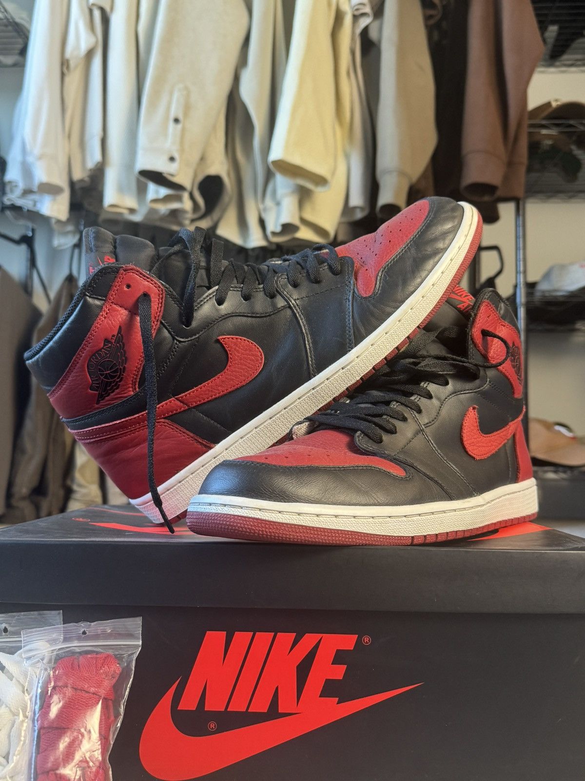 Jordan Brand Jordan Retro 1 Banned (2016) Size US 15 / EU 48 - 2 Thumbnail