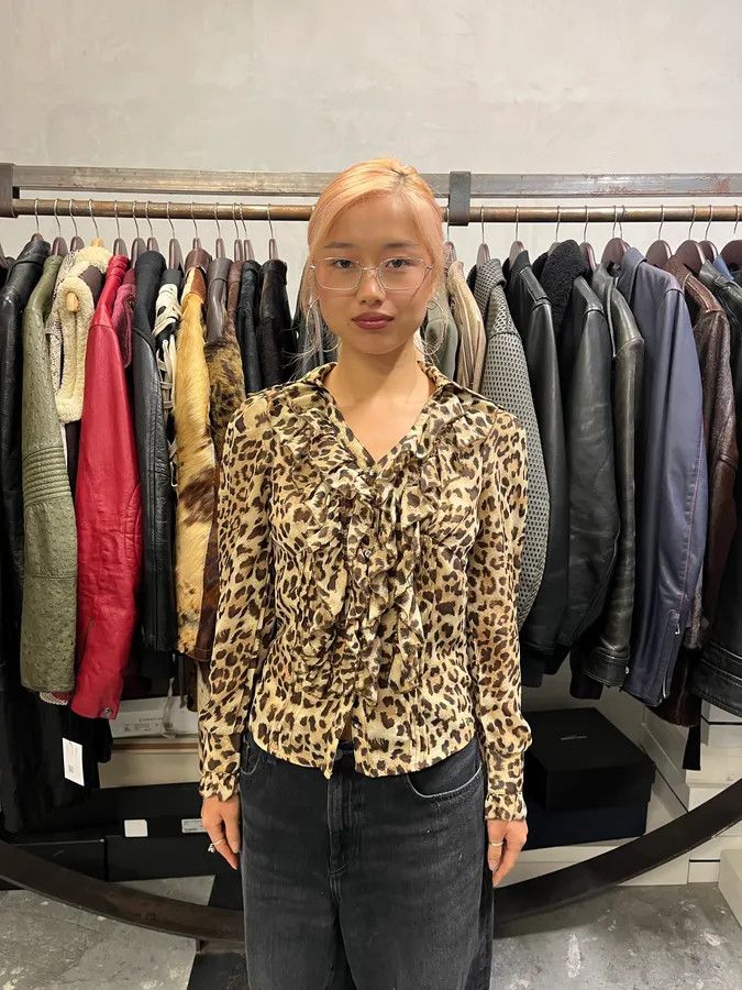 Roberto Cavalli 2000s Cavalli Leopard Print Chic Shirt Size XS / US 0-2 / IT 36-38 - 2 Thumbnail