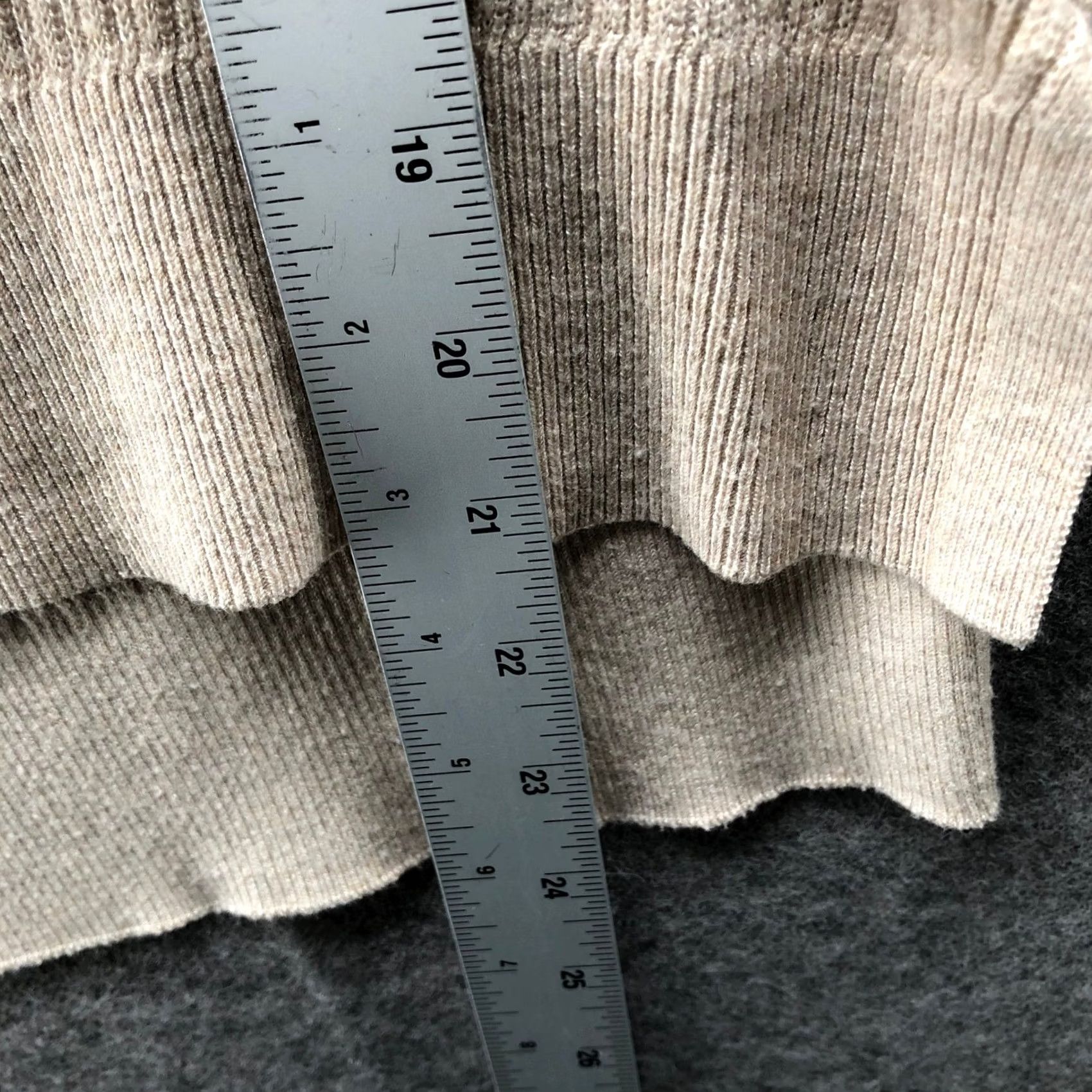 White House Black Market White House Black Market Lightweight Sweater Womens M V-Neck Beige Ribbed Soft Size M / US 6-8 / IT 42-44 - 8 Thumbnail