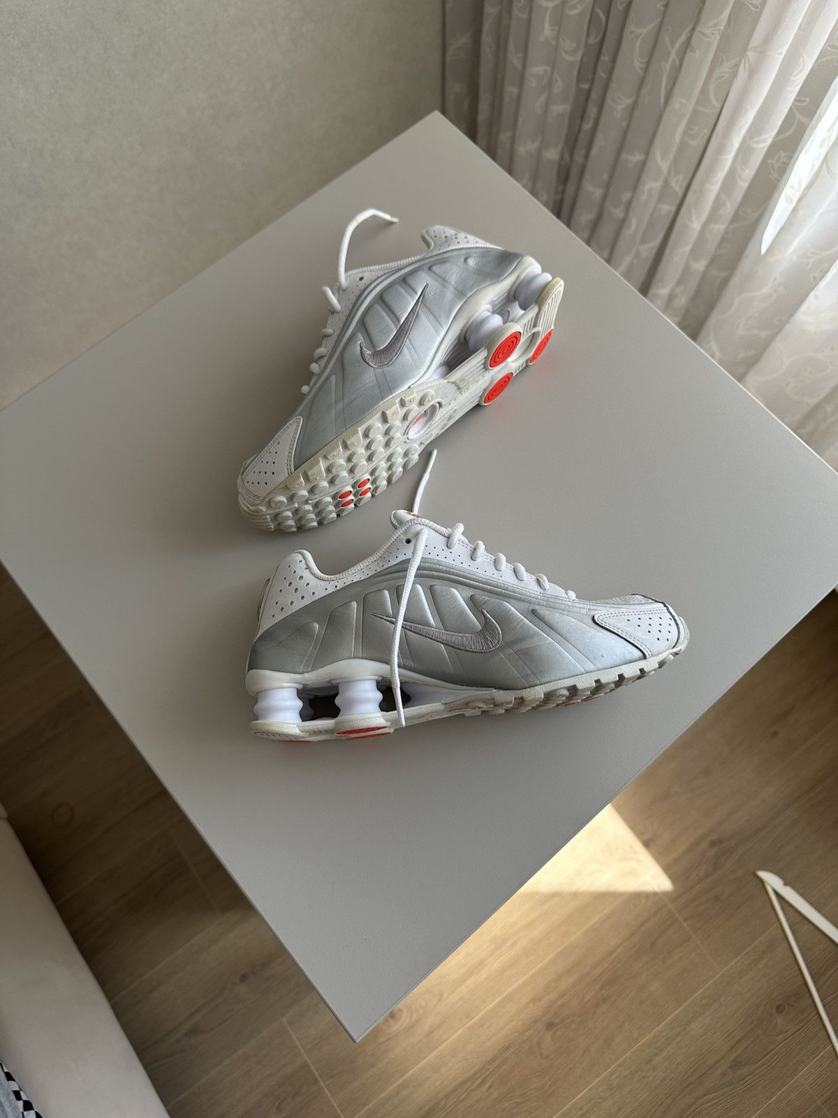 Japanese Brand Nike shox R4 metallic white Size US 5.5 / EU 38 - 19 Thumbnail