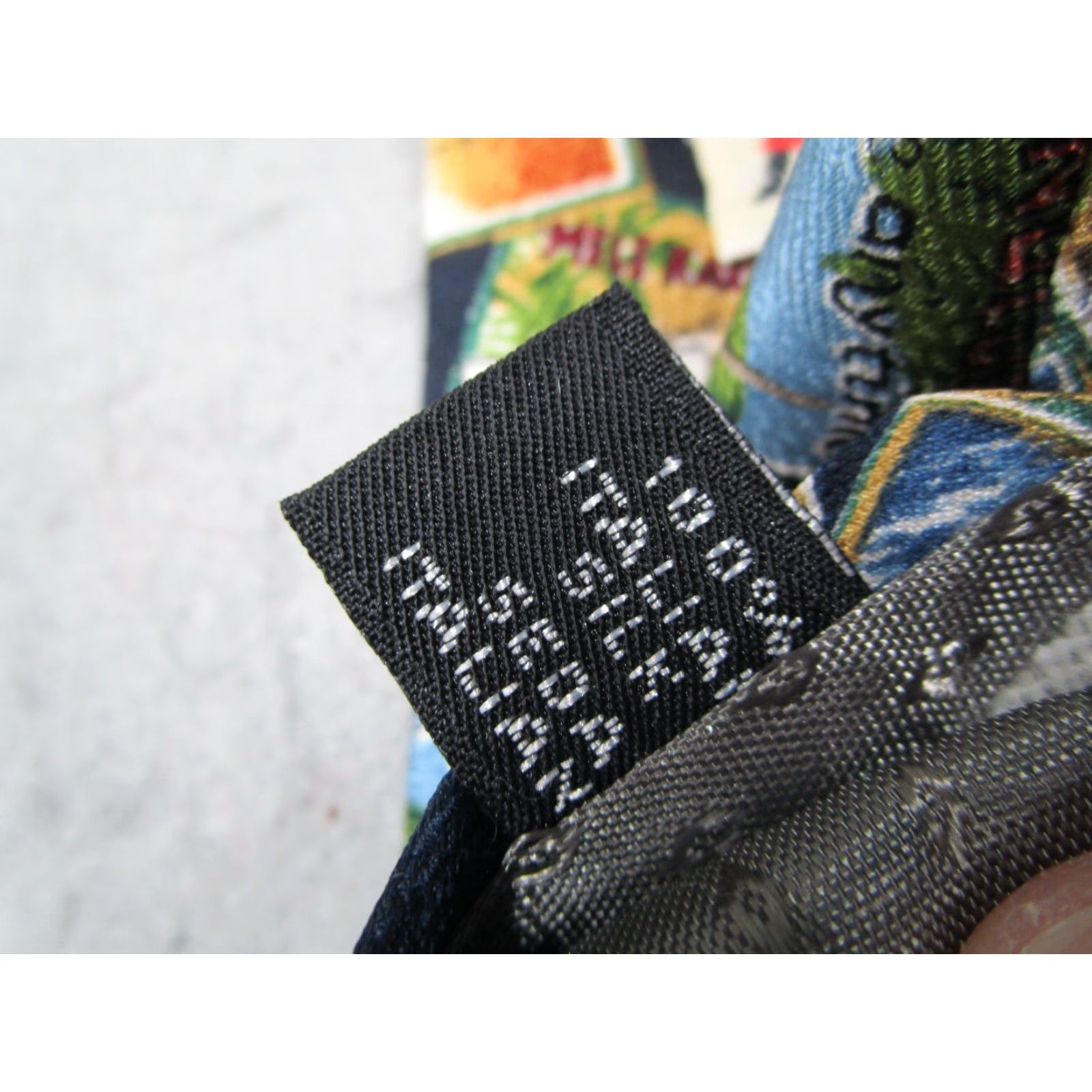 Reyn Spooner VINTAGE Reyn Spooner Neck Tie Mens Black Holiday Greetings 90s Made in USA Silk Geometric Christmas Abstract Tie Mens Black Silk 90s Holiday Size ONE SIZE - 6 Thumbnail