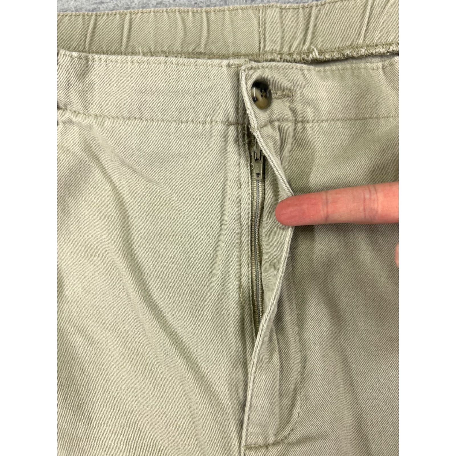 Lands' End VINTAGE Lands' End Womens Shorts 20W Green Pleated Chino High Rise Casual Travel Summer Women's Size 42" / US 20 - 6 Thumbnail